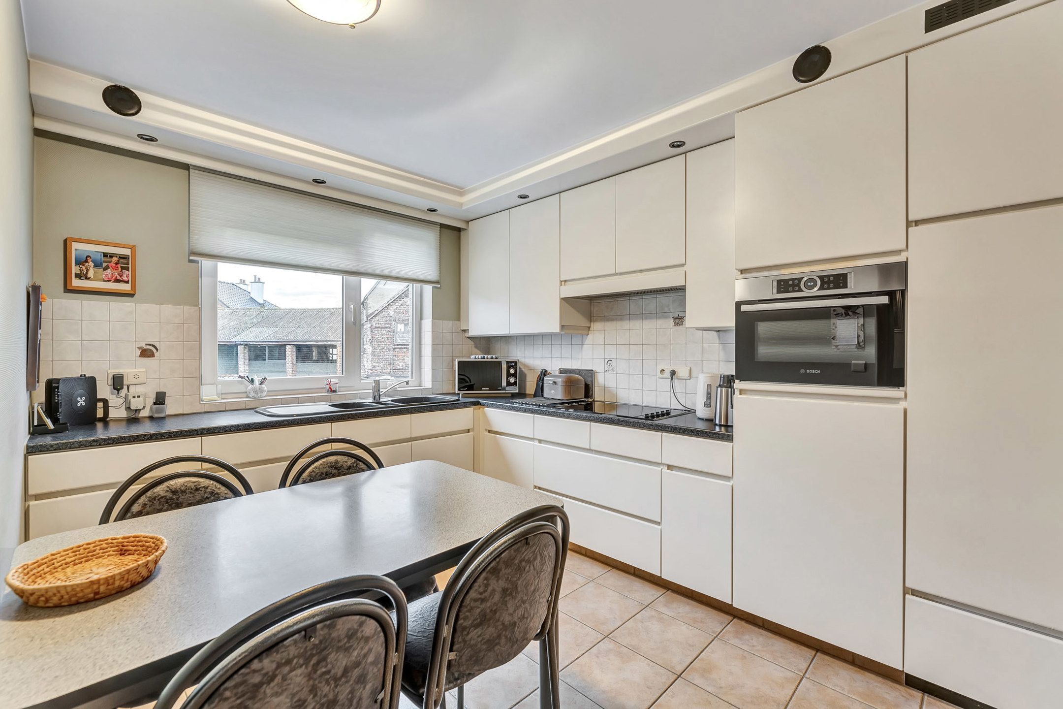 Instapklaar appartement met ruime garage foto 5