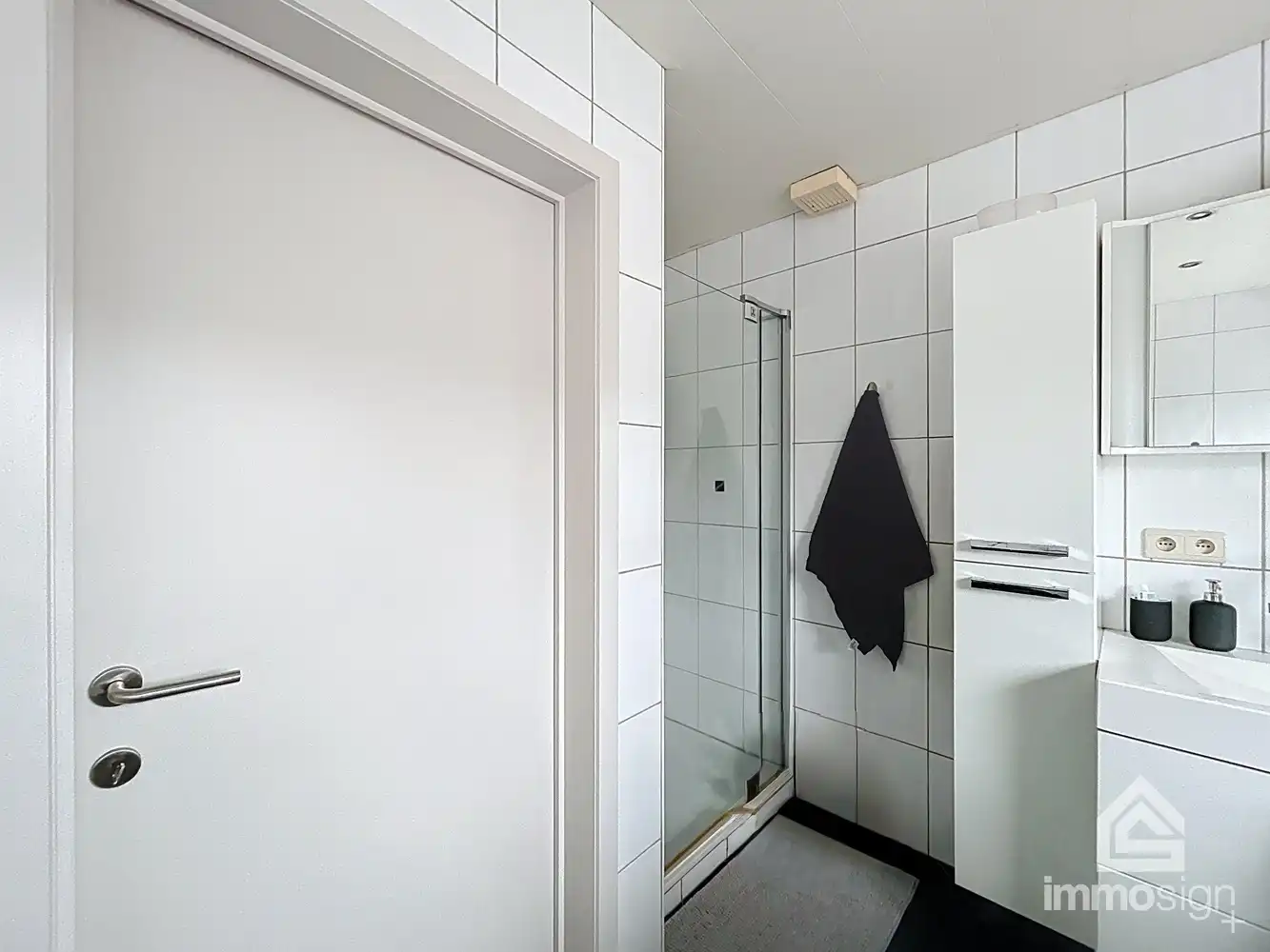 Ruim appartement met groot terras, 2 slaapkamers en carport in Peer centrum foto 12