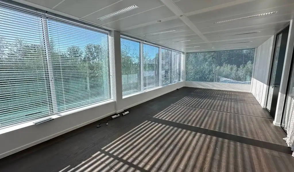 Stijlvol gemeubelde kantoren met dienstverlening in 3Square Zwijnaarde foto 7