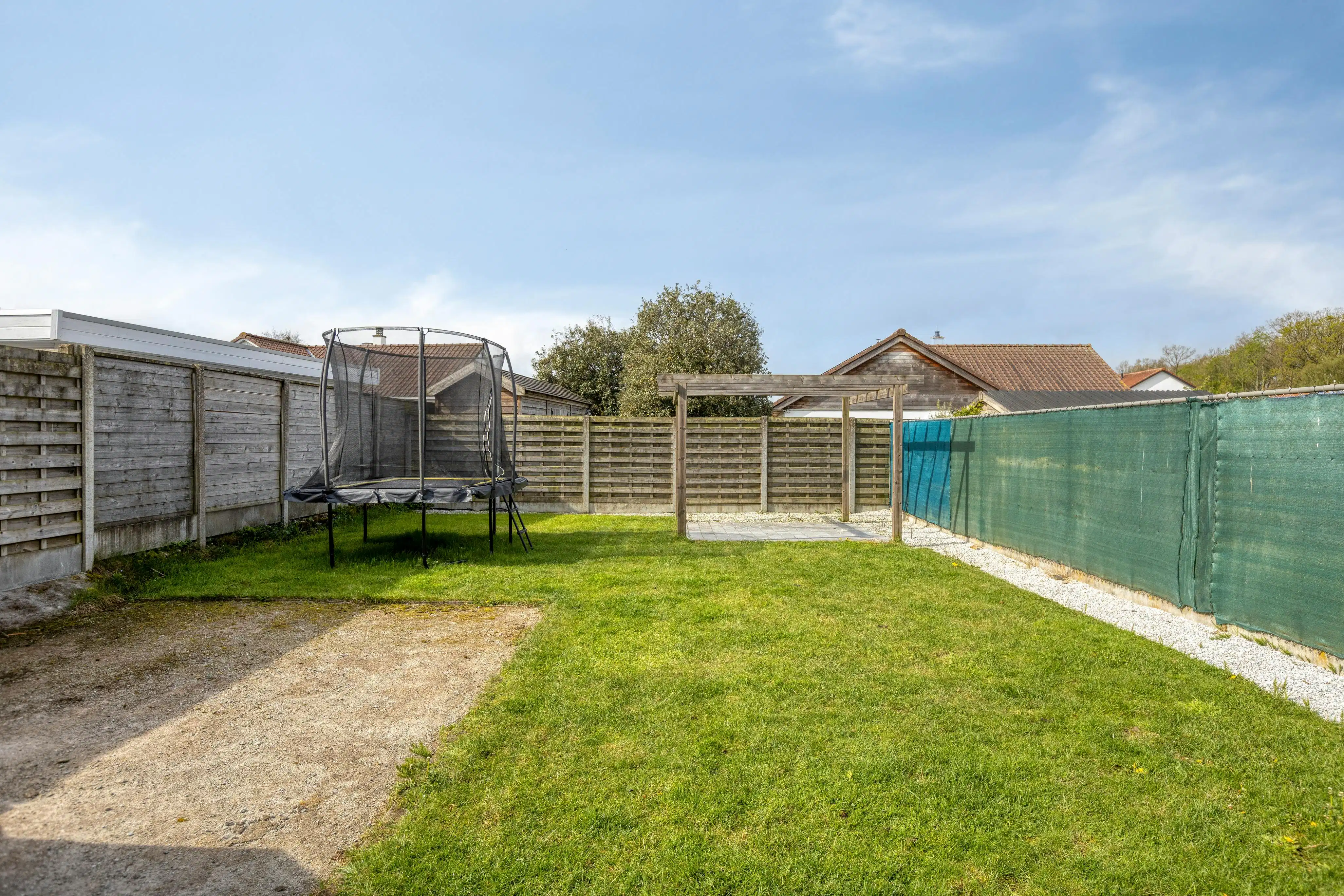Halfopen huis te koop in Ieper met 3 kamers, garage en tuin foto 17