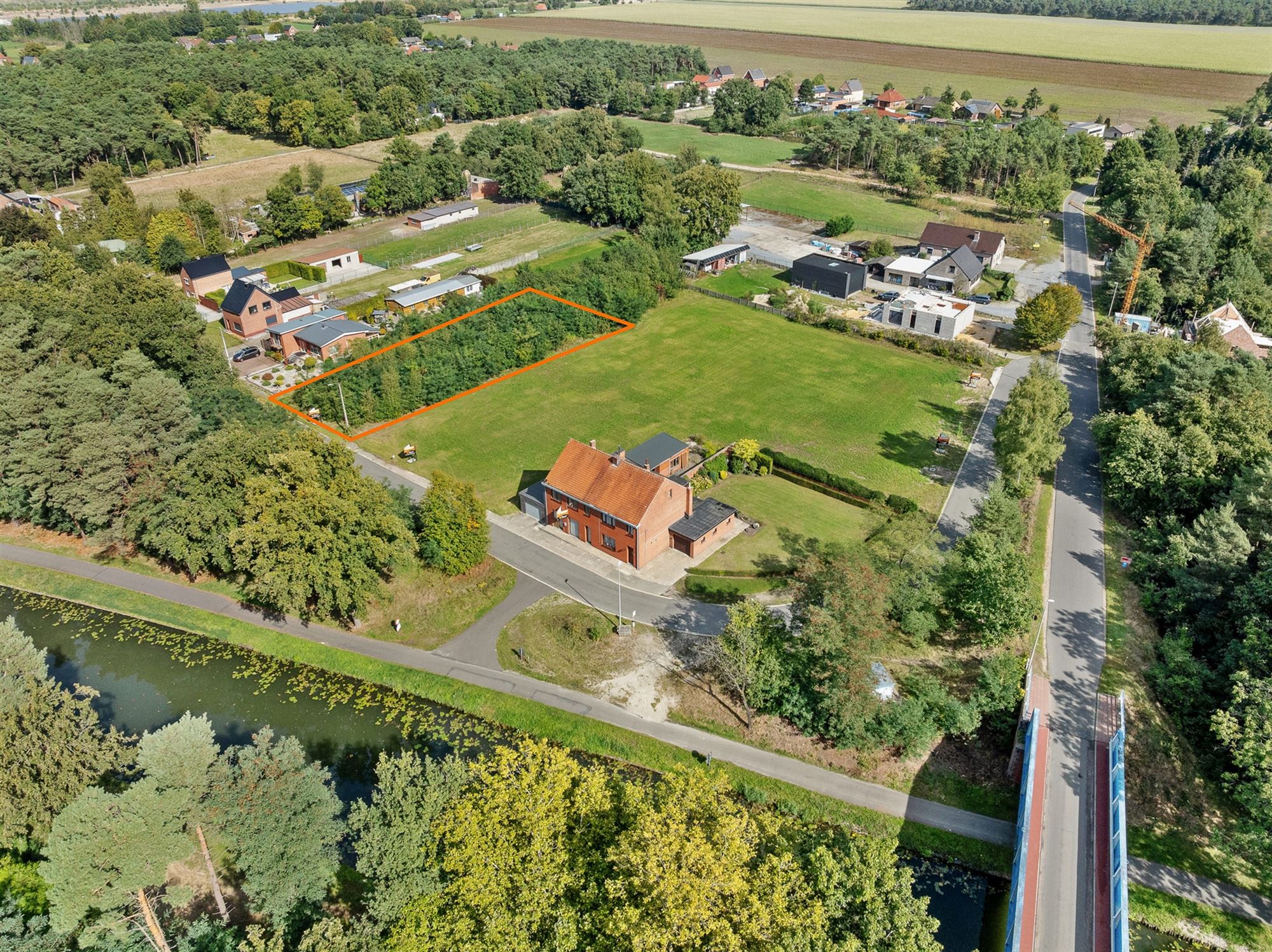 Grond foto {{pictureIndex}}