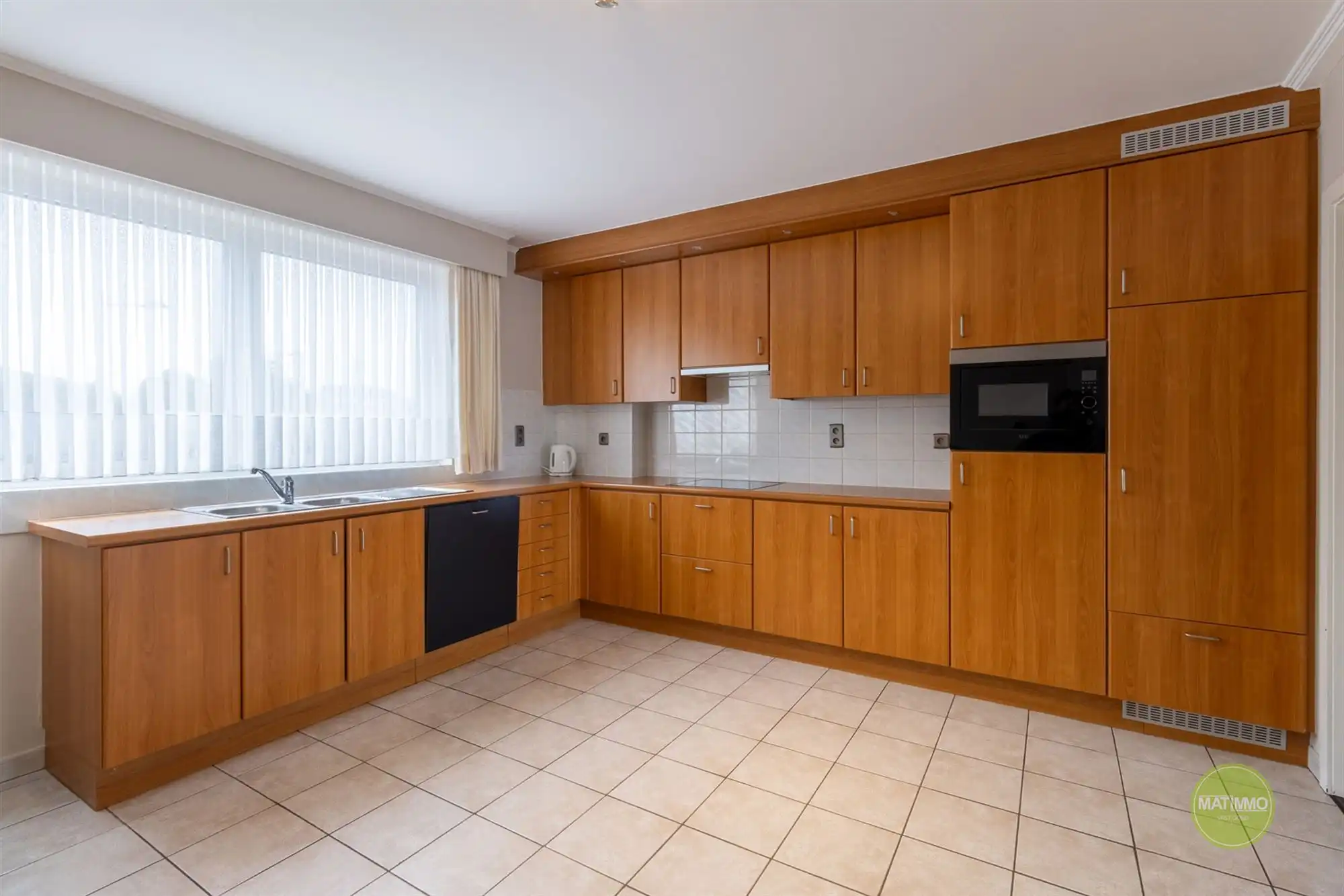 Ruim tweeslaapkamer appartement met terras en garage in Mol  foto 8