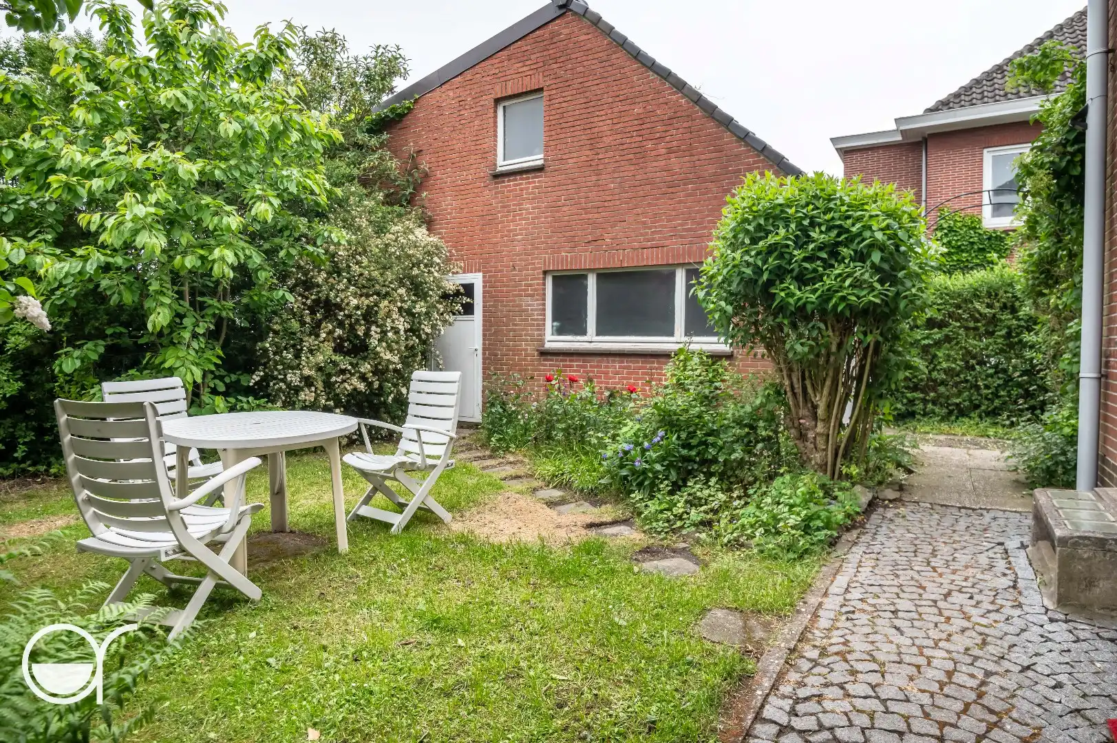 Te renoveren halfopen bebouwing op gegeerde locatie  foto 26