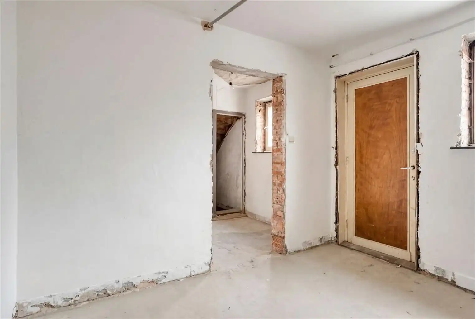 Te renoveren hoekwoning met tal van mogelijkheden, gelegen op een absolute toplocatie in het hart van het historisch stadscentrum van Bree.  foto 7