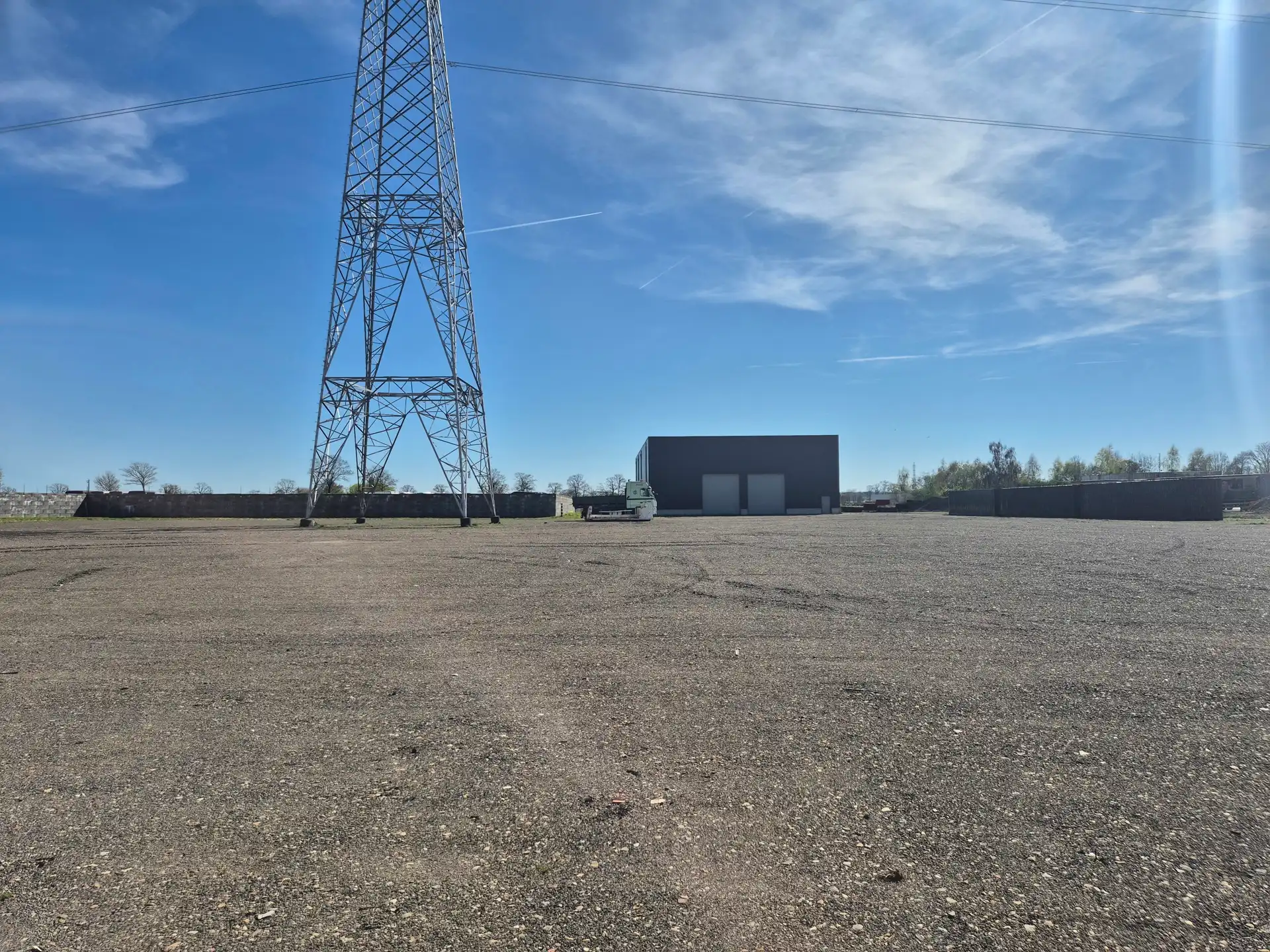 Te koop: Perceel van 17.359m² op IT Kanaal-Noord te Bree foto {{pictureIndex}}