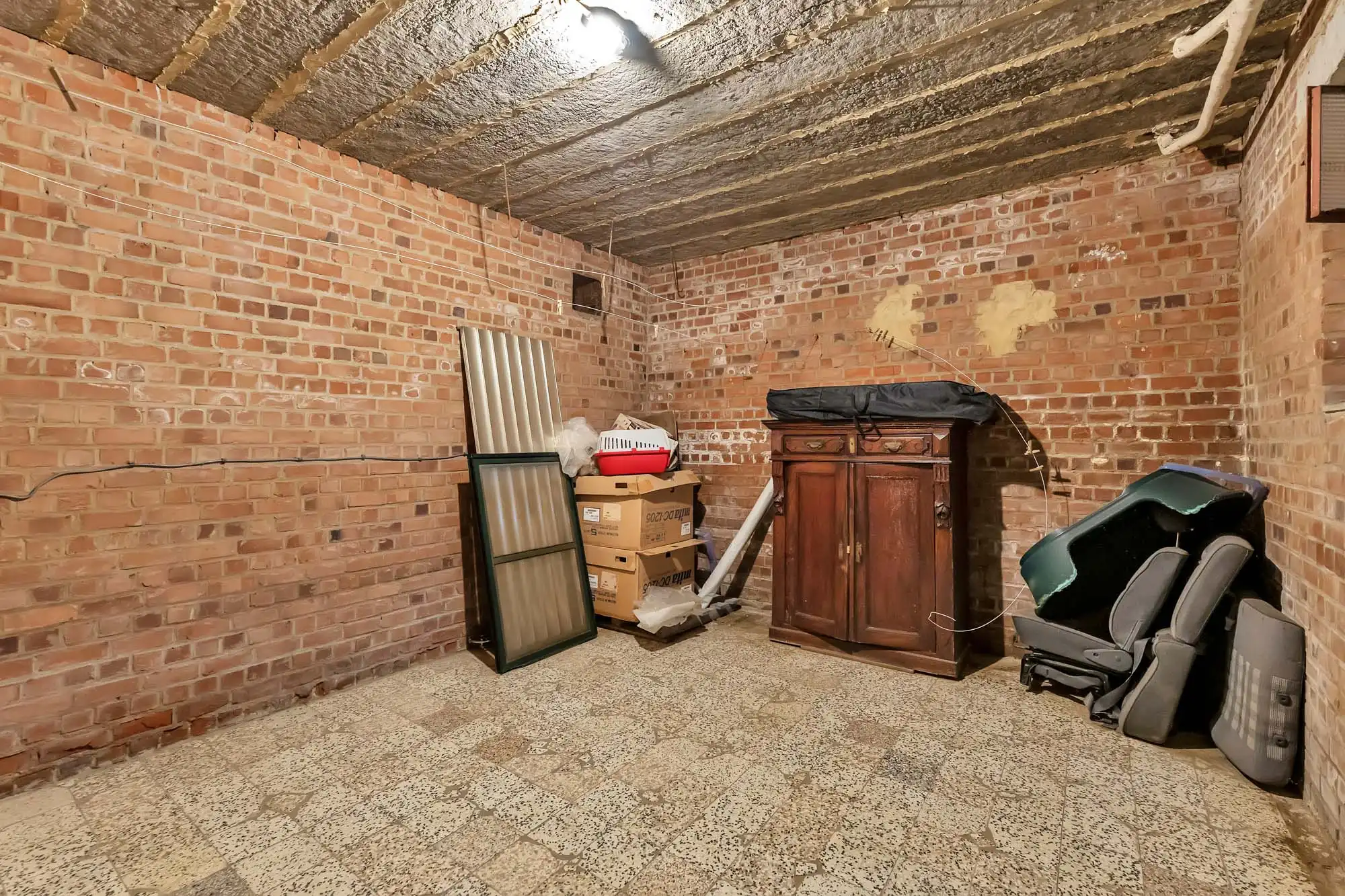 Te renoveren woning op 15a46ca met tal van mogelijkheden! foto 15