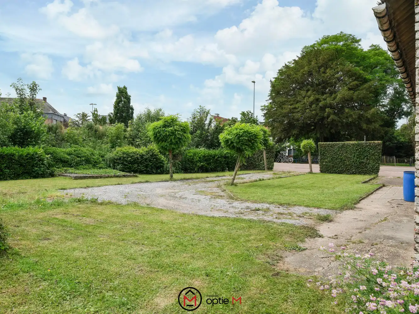 Te renoveren gezinswoning te koop in Bilzen-Hoeselt – met ruime tuin, garage en vijf slaapkamers foto 6