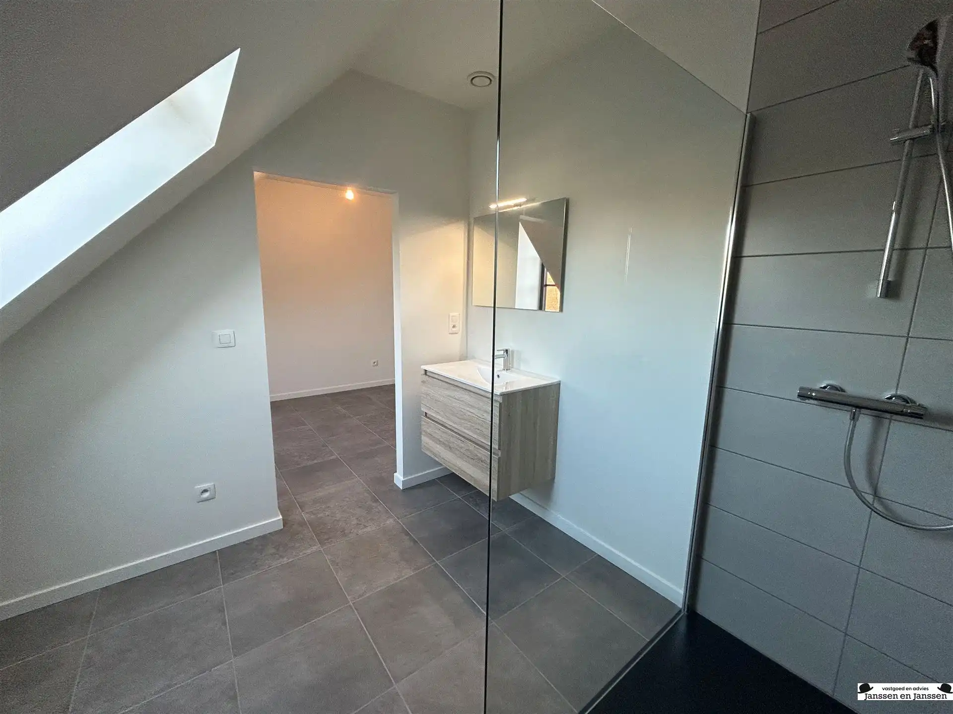 Gezellig appartement met 1 slaapkamer, autostaanplaats en berging foto 16