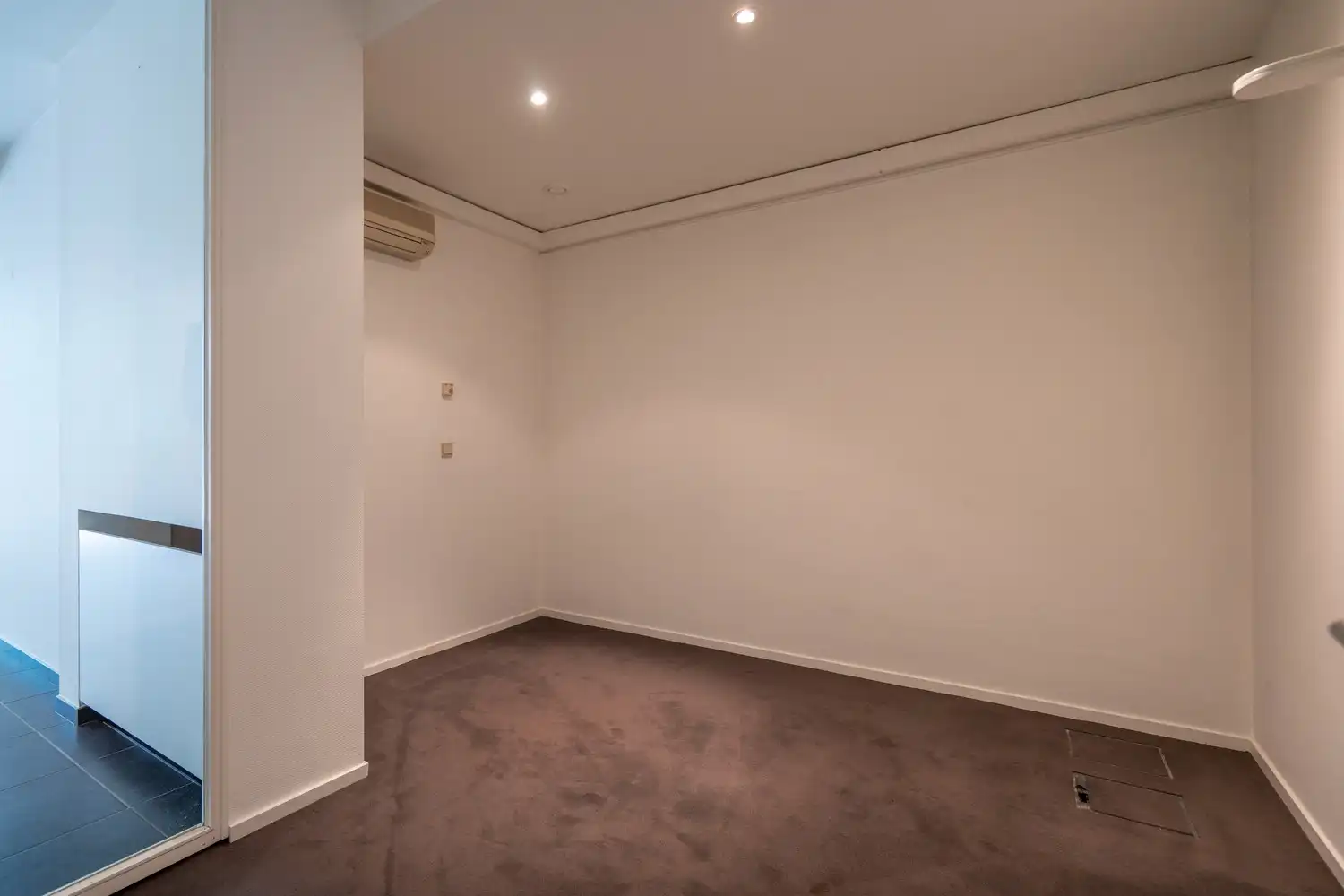RUIME KANTOORRUIMTE 203 m² MET GARAGEBOX foto 9