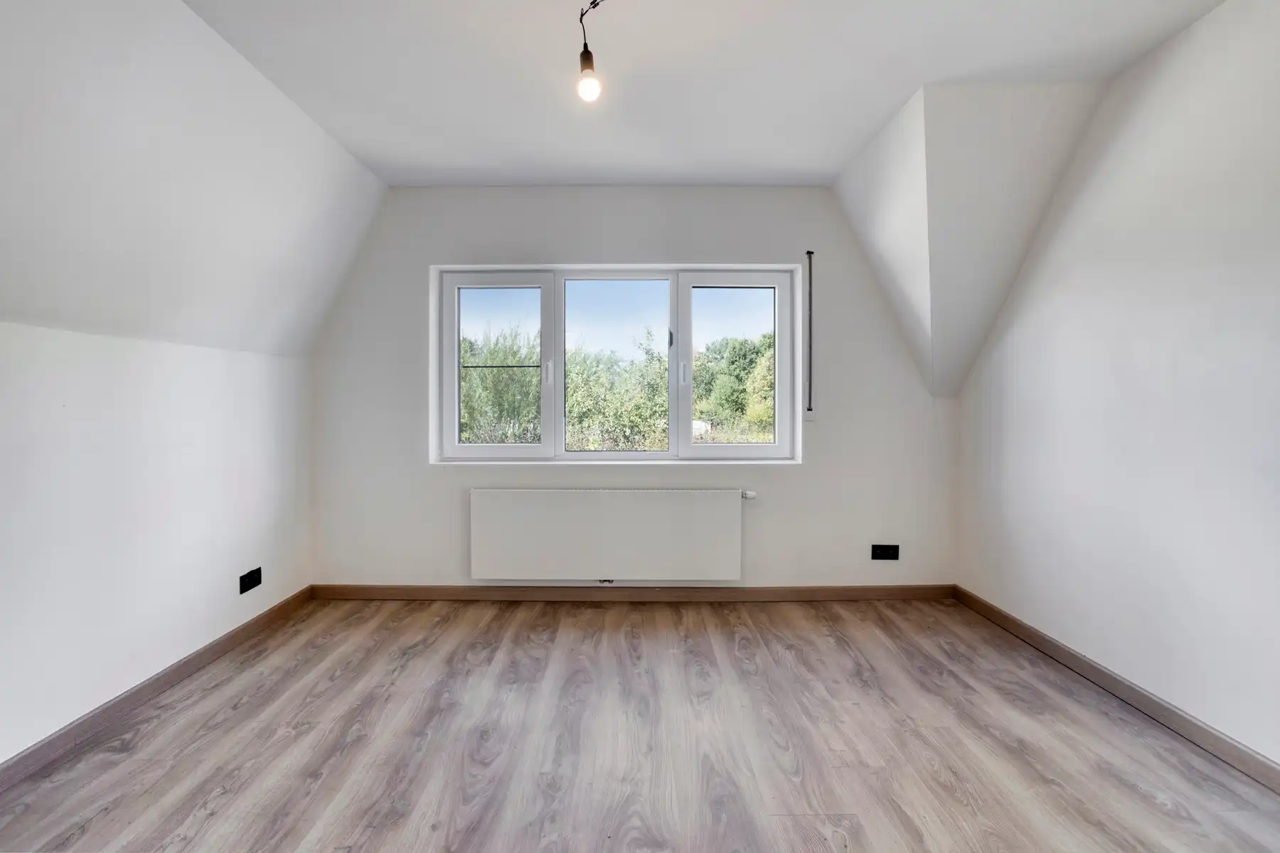 Ruime, energiezuinige gezinswoning met prachtige tuin foto 16