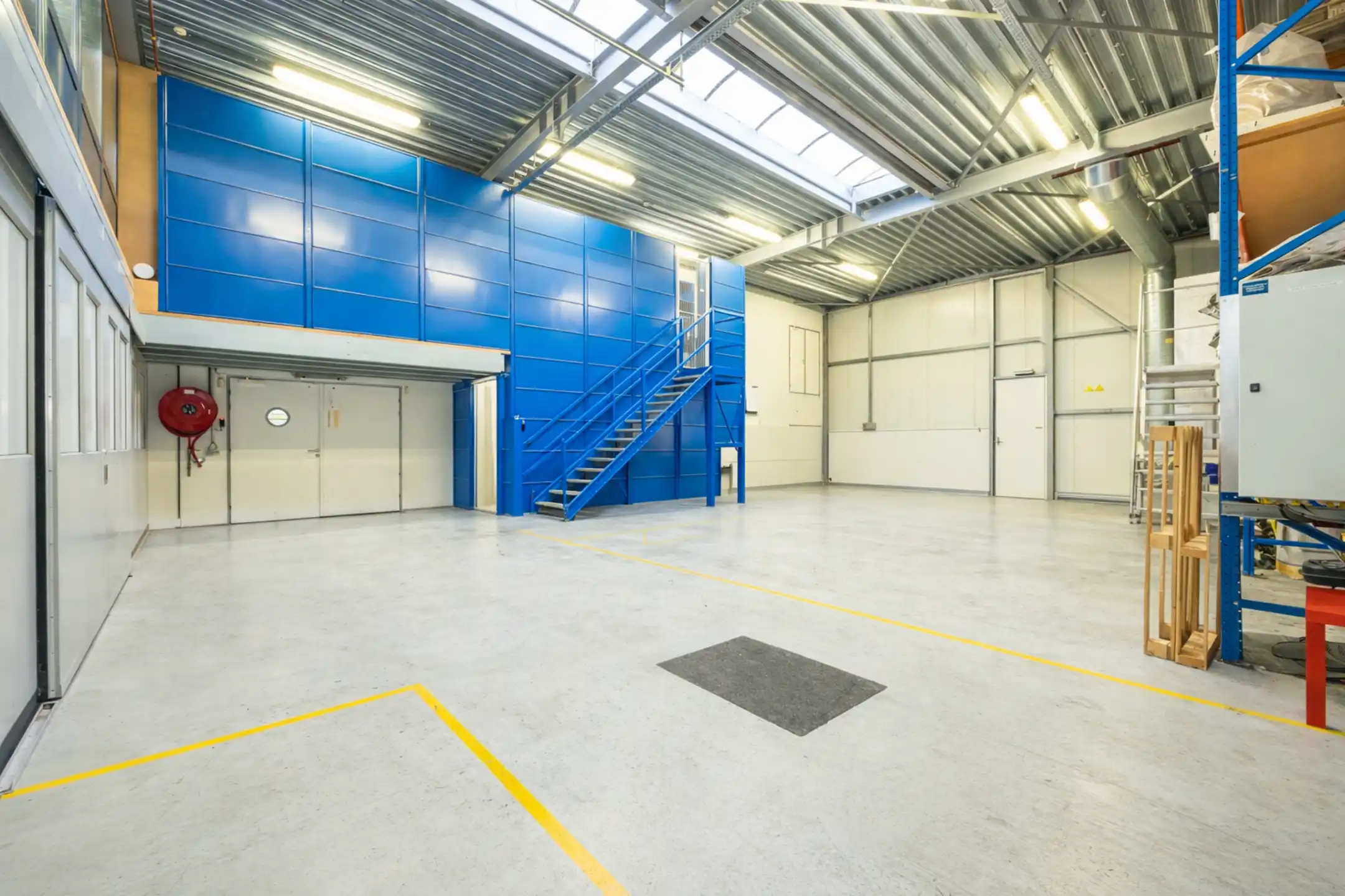 Opslagruimte met kantoor te huur te Kalmthout foto 2