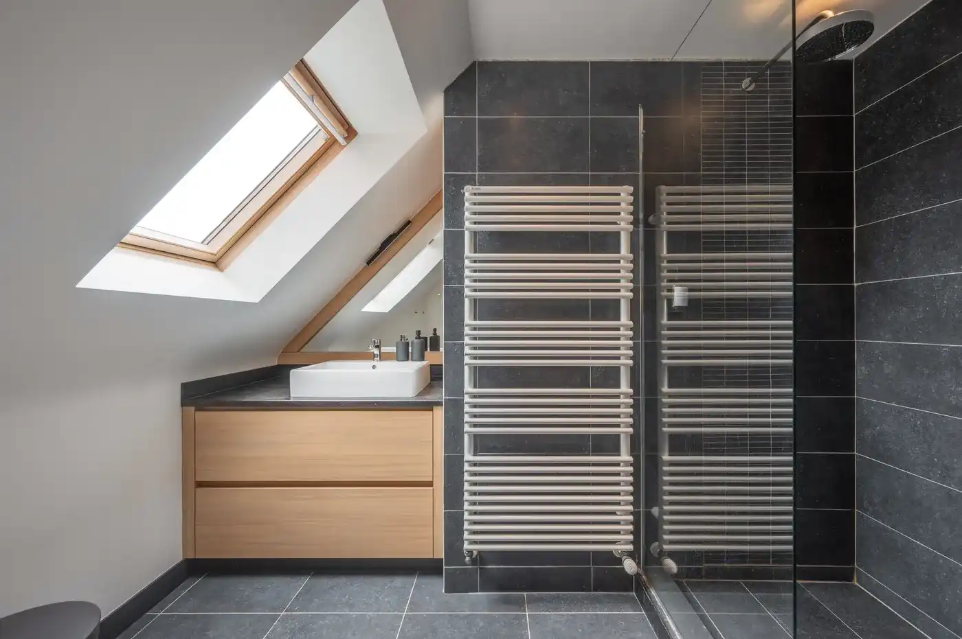 Zuidgericht en instapklaar 4-slaapkamerappartement, met 2 ruime terrassen. foto 19