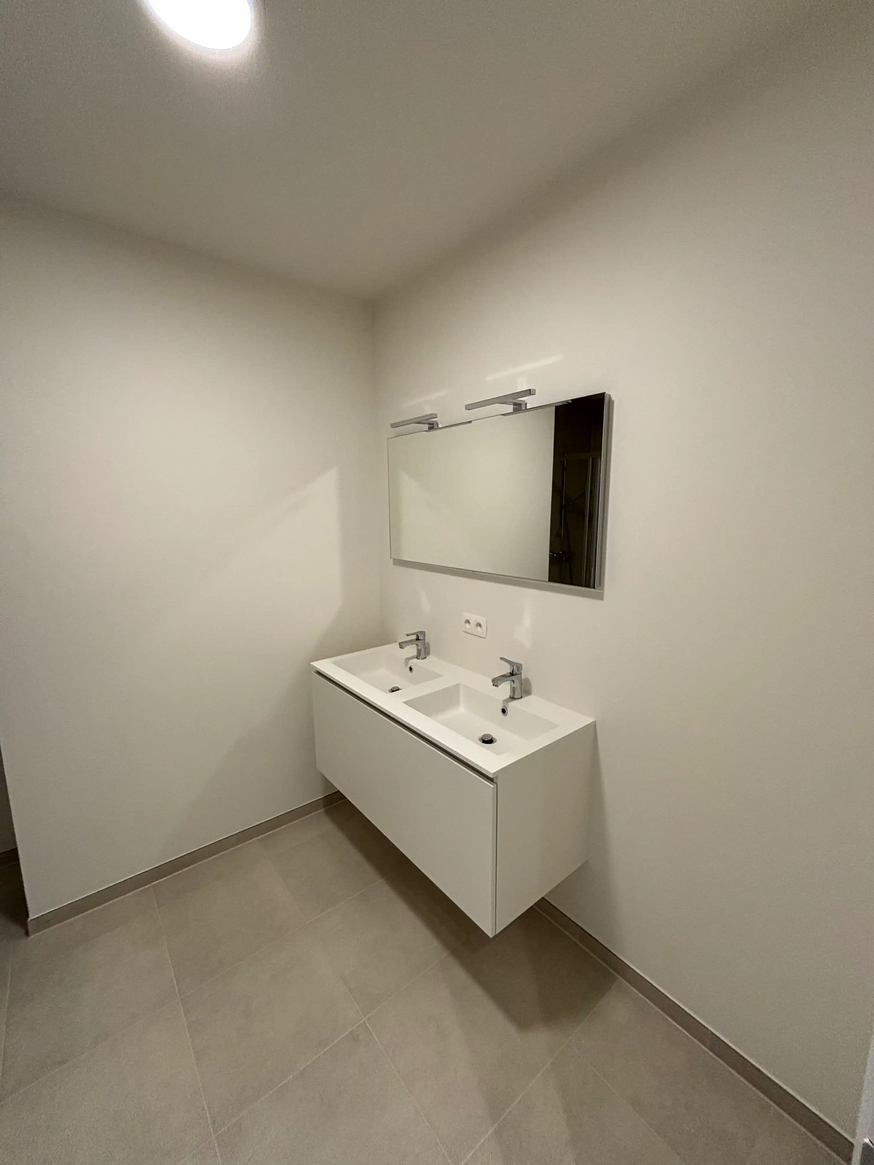 Nieuwbouw 2-slaapkamerappartement met bureau/dressing foto 10