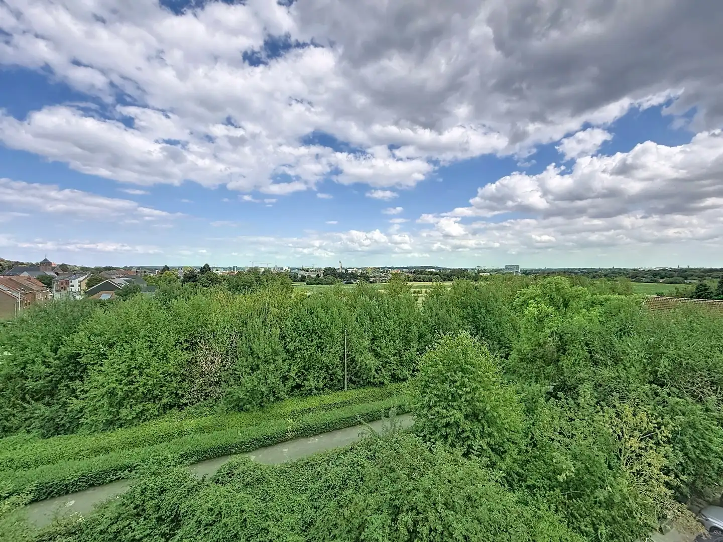 Ruim en lichtrijk 3gevel appartement met prachtig uitzicht op de velden foto 18