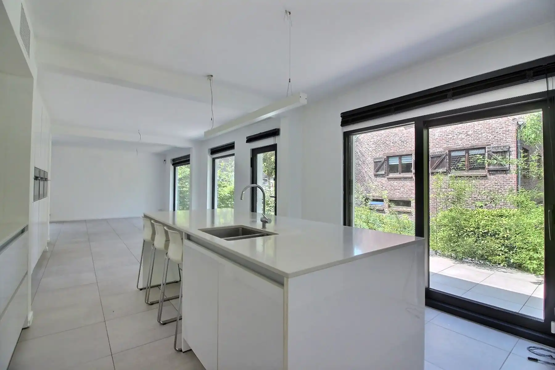 Gerenoveerde woning met 3 slpks op 9 are foto 6
