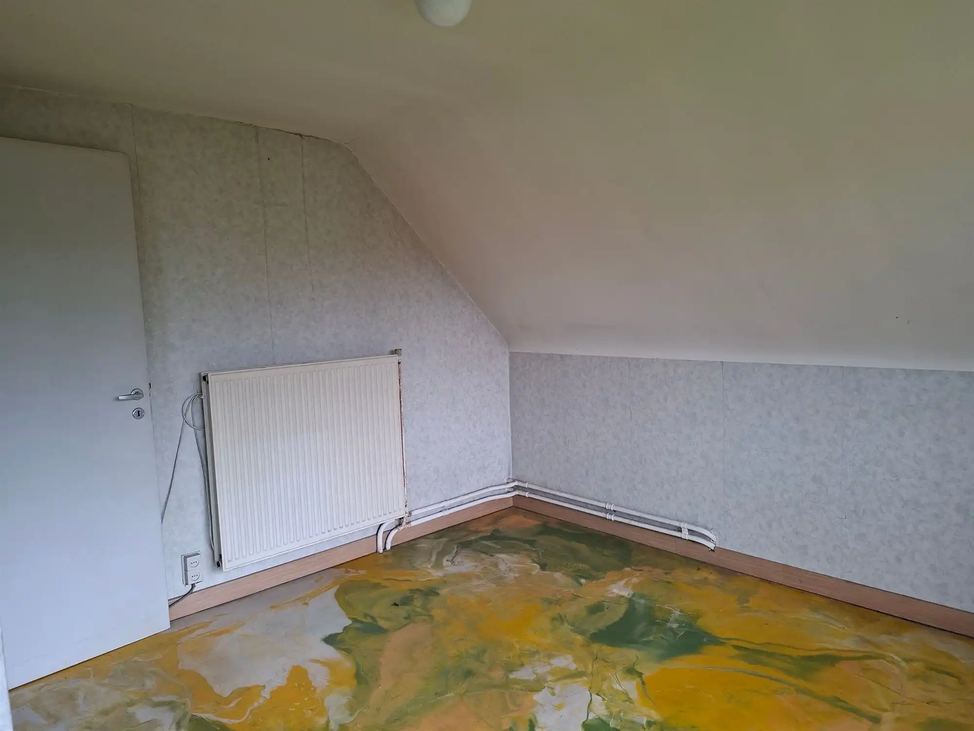 Volledig te renoveren woning met tal van mogelijkheden op een ruim perceel. foto 10