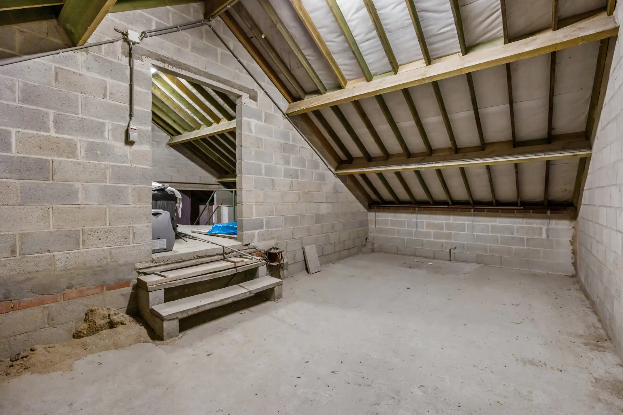 Gerenoveerde gezinswoning + werkplaats / garage foto 26