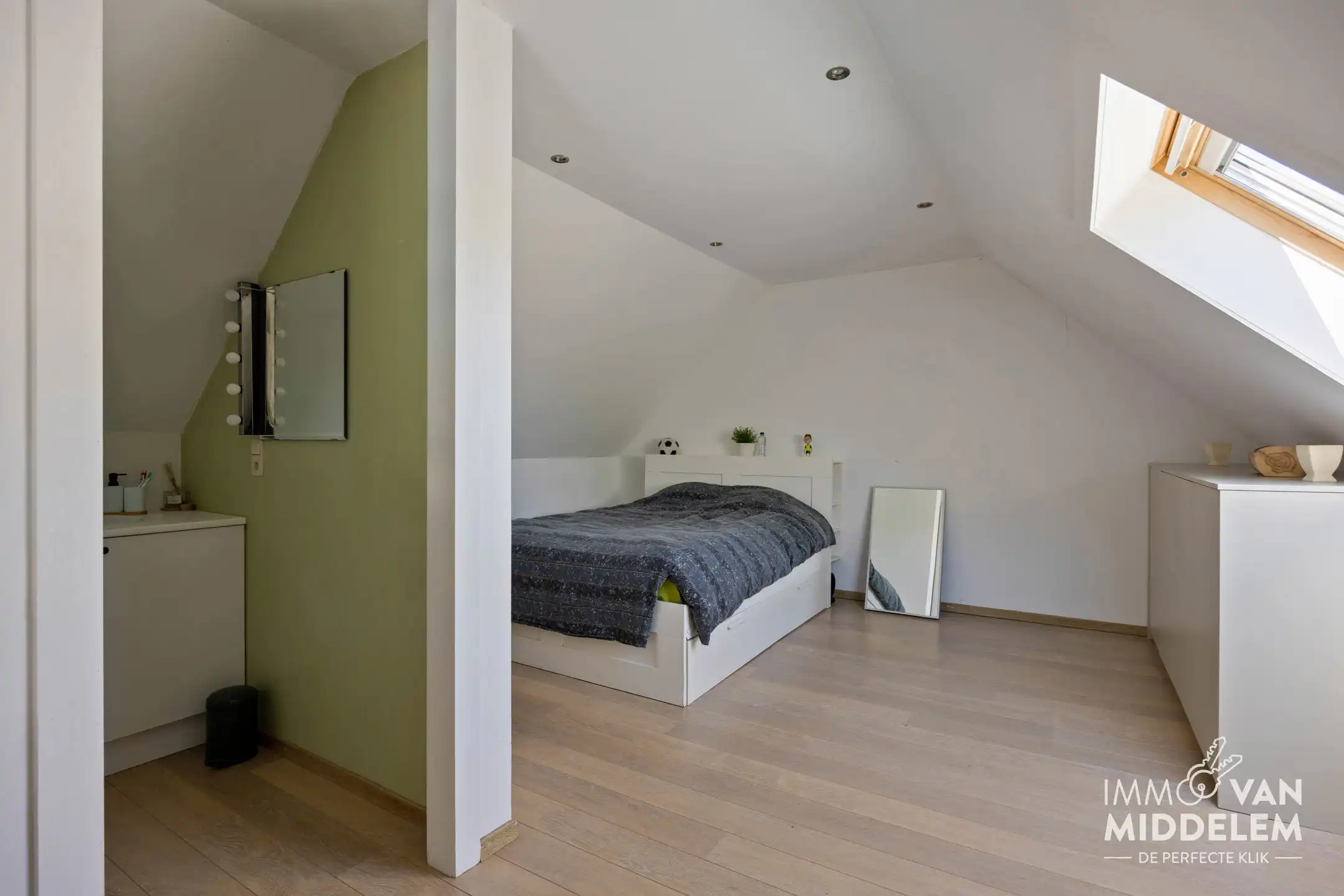 CHARMANTE VILLA MET ZWEMBAD EN VEELZIJDIG BIJGEBOUW foto 22