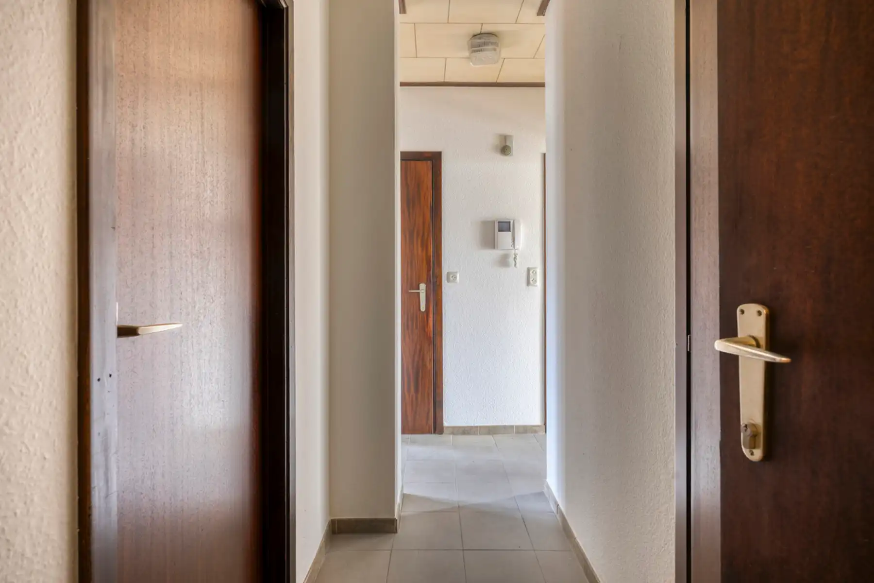 Appartementsgebouw met 5 app en achterliggende garages foto 11