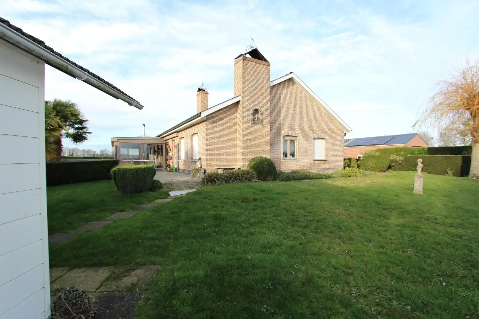 Landelijk gelegen woning met loods foto 8