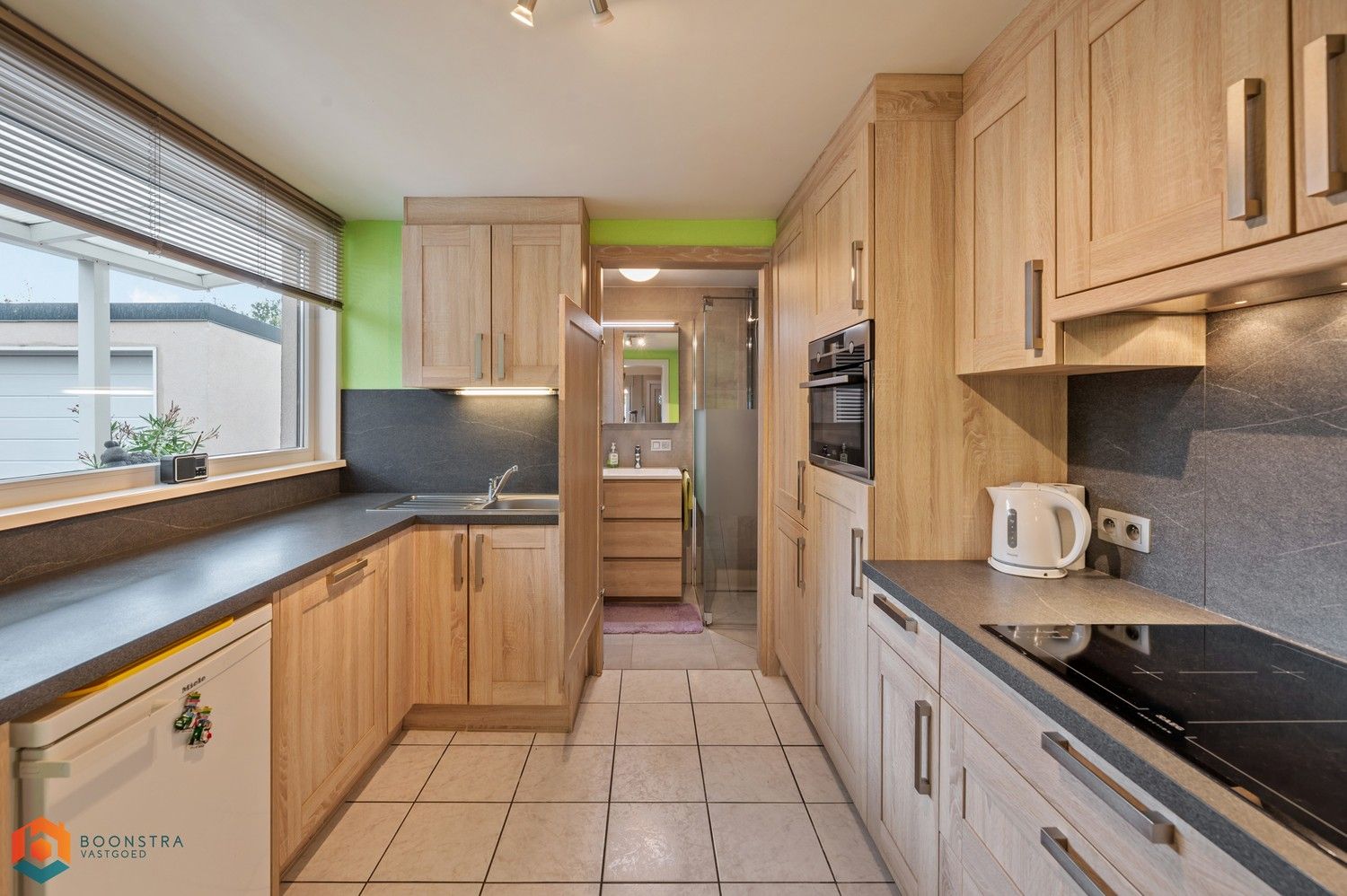 Verzorgde woning met 2 slpkrs, leuke tuin en garage foto 8