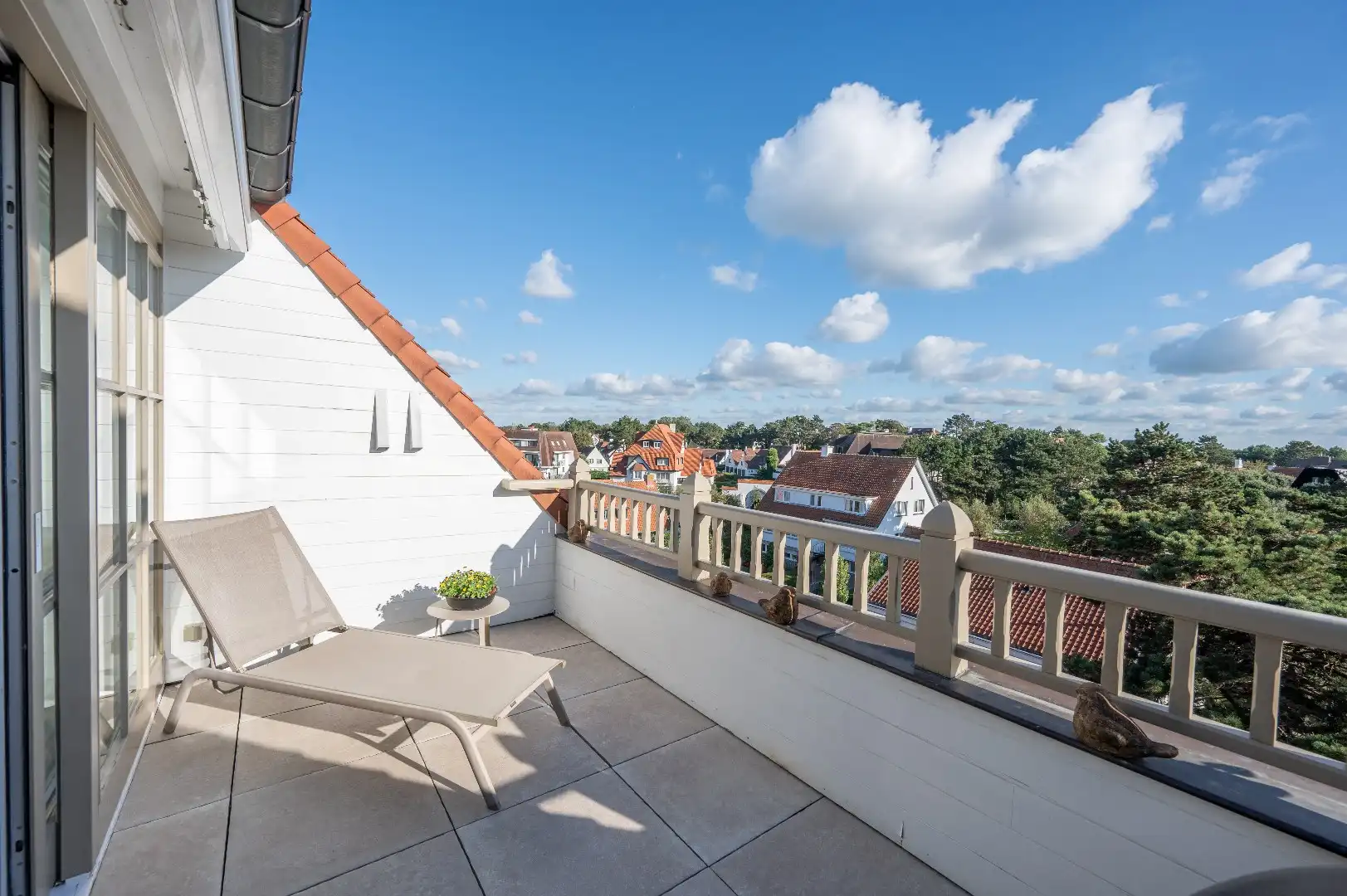 Lichtrijk duplex met zonnig terras en prachtig open uitzicht foto {{pictureIndex}}