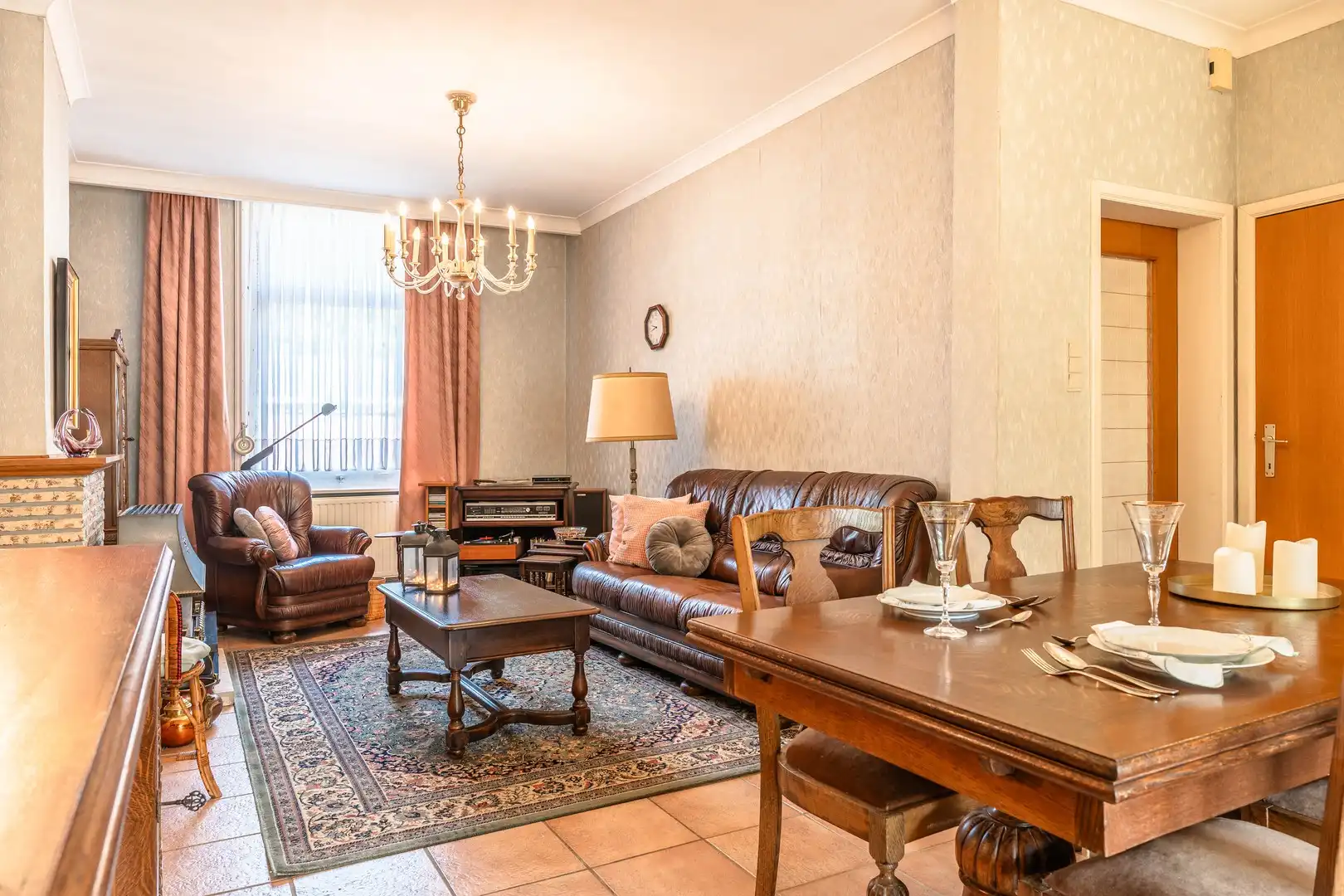 Charmant halfopen huis met 3 slaapkamers, garage en ruime zolder in Brasschaat - perfect voor jouw gezin! foto 4