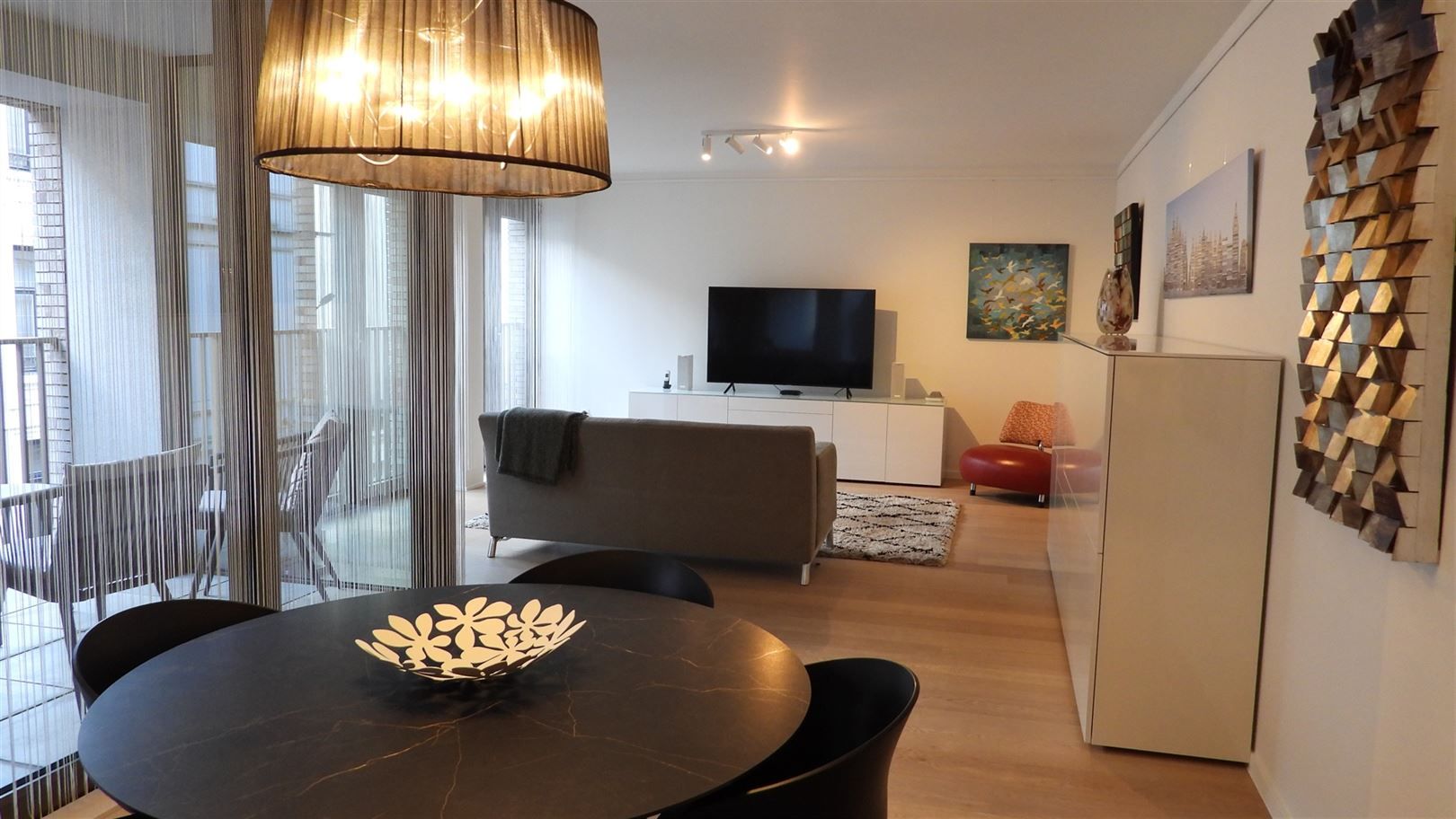 Luxe gemeubeld 2slaapkamerappatement met terras & parking! foto {{pictureIndex}}