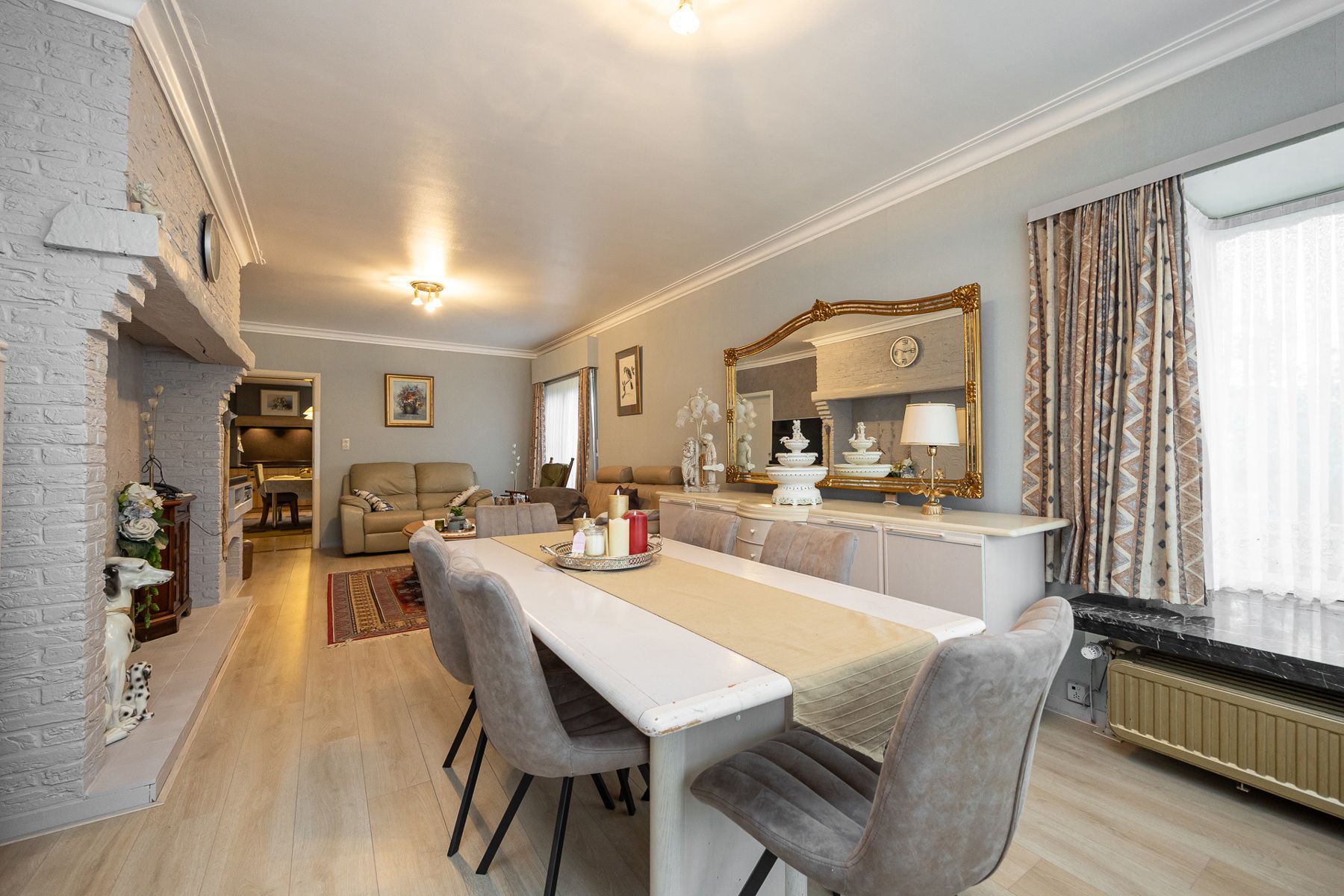 Het betreft een gerenoveerde laagbouwwoning in het centrum van Oud-Turnhout op een perceel van ca 600 m². foto 2