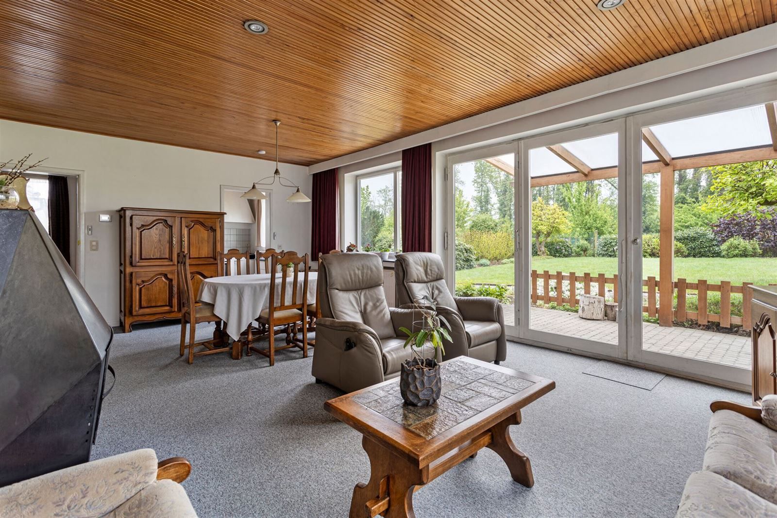 Bungalow met 4 ruime slaapkamers en mooie tuin  foto 5
