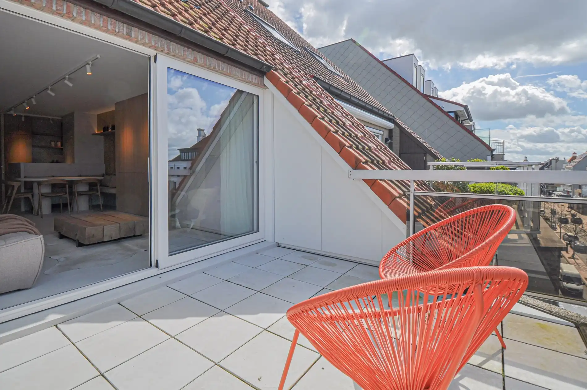 Volledig gerenoveerd appartement met een ruim zonneterras. foto 3