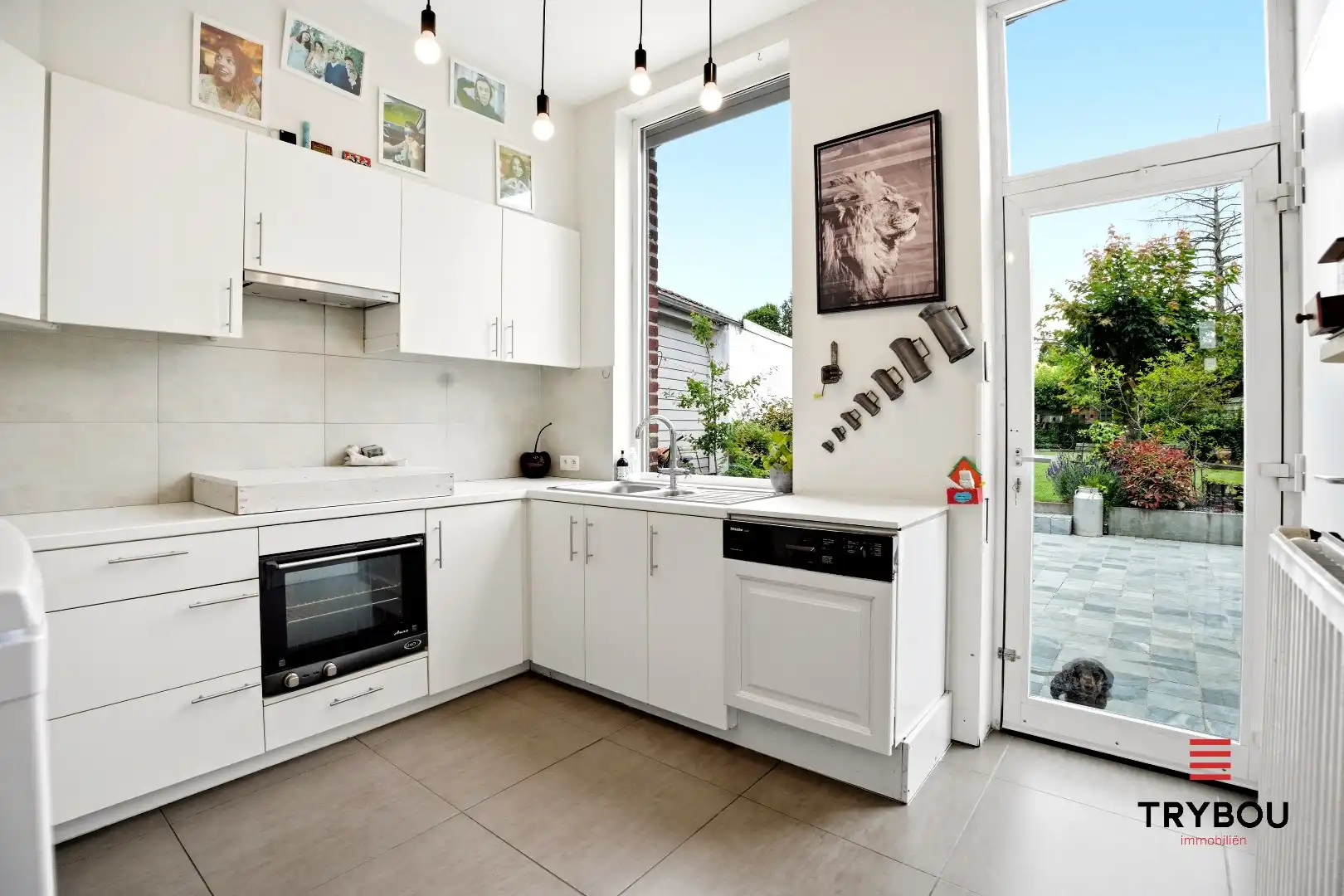 Instapklare woning met 4 slaapkamers te koop in het hartje van Poperinge!  foto 8