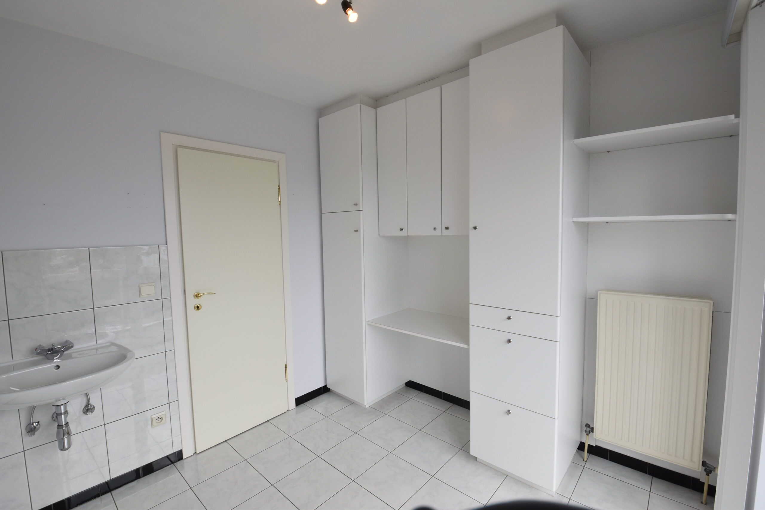 Stijlvol en ruim appartement met 3 slaapkamers en zonnig terras. foto 16