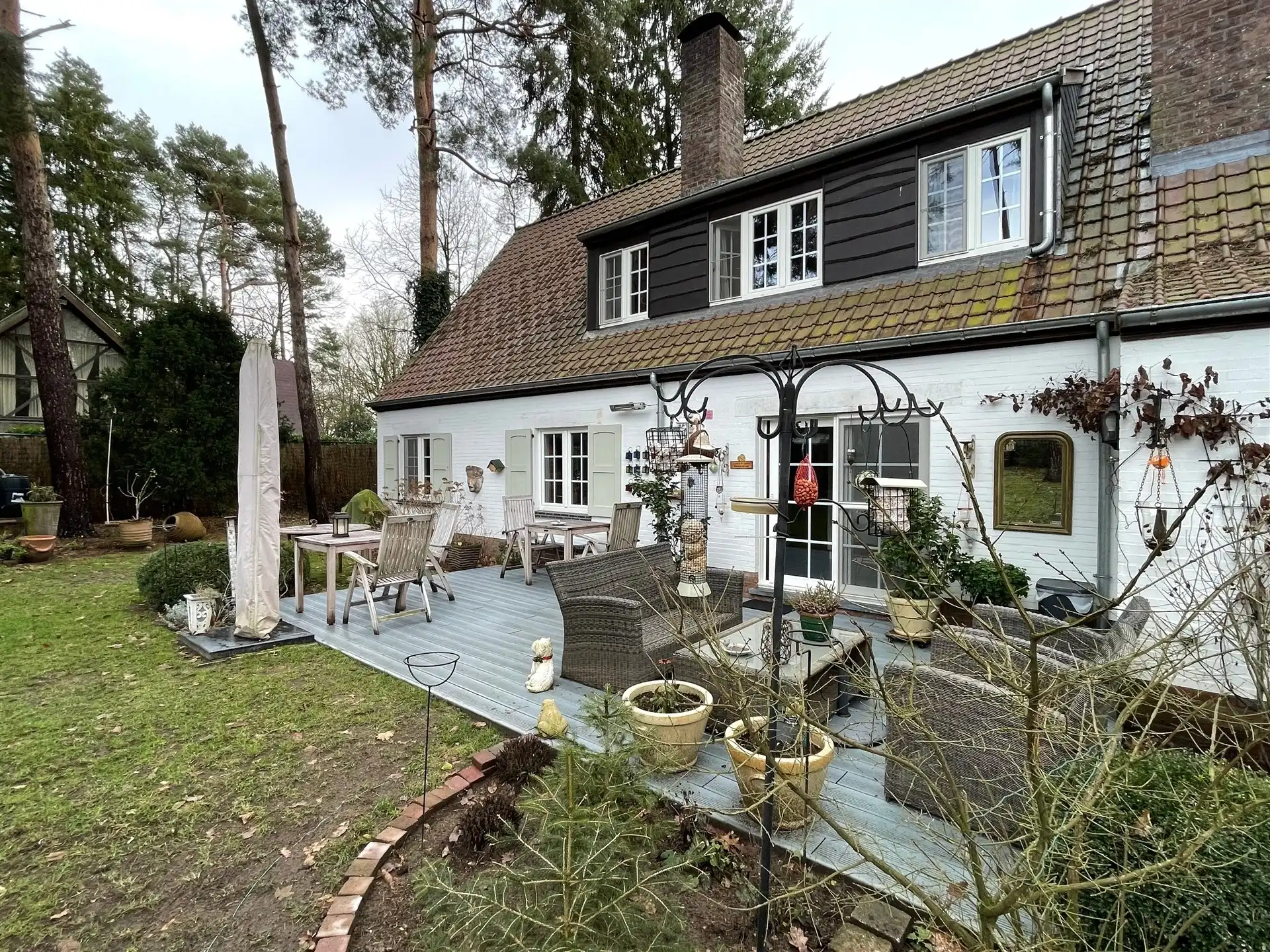 Prachtig midden in het groen gelegen villa in landelijke stijl met tuin en garage. foto 12