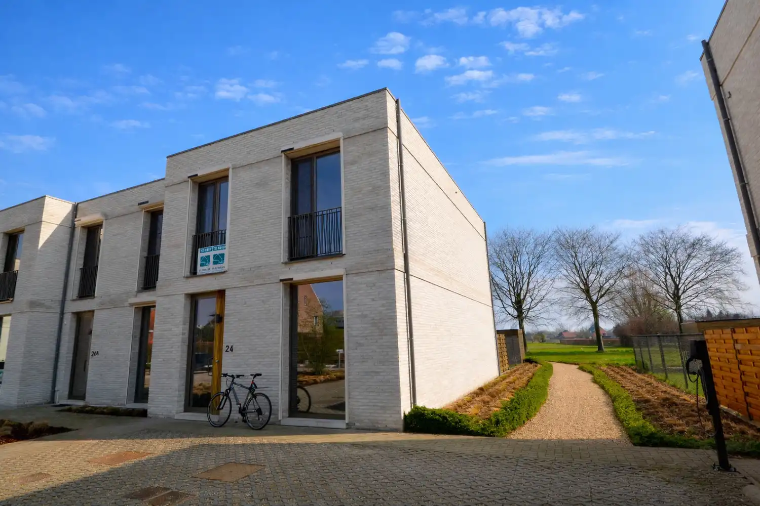 RECENTE WONING MET 4 SLK, TUIN EN PARKING! foto 2