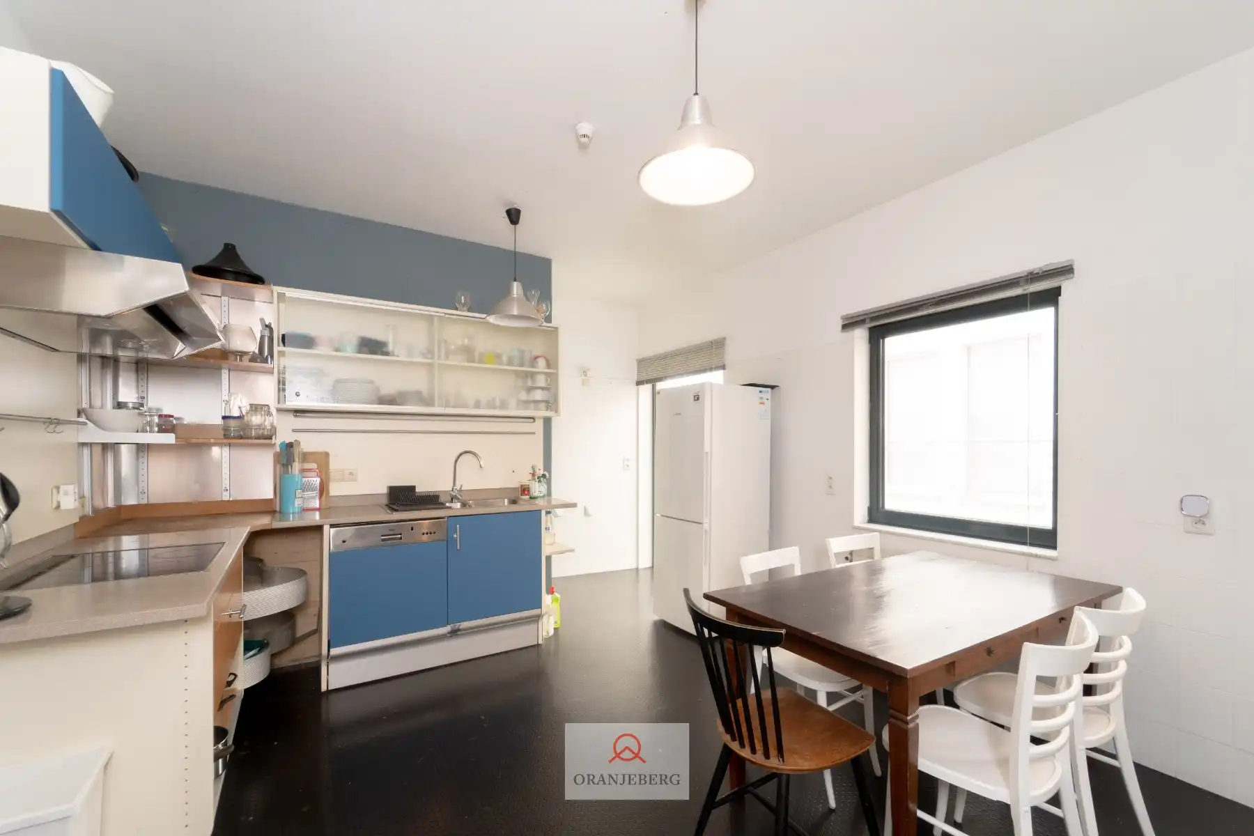 Ruim 2 slpk appartement vlakbij Sint-Baafsplein hartje Gent foto 6