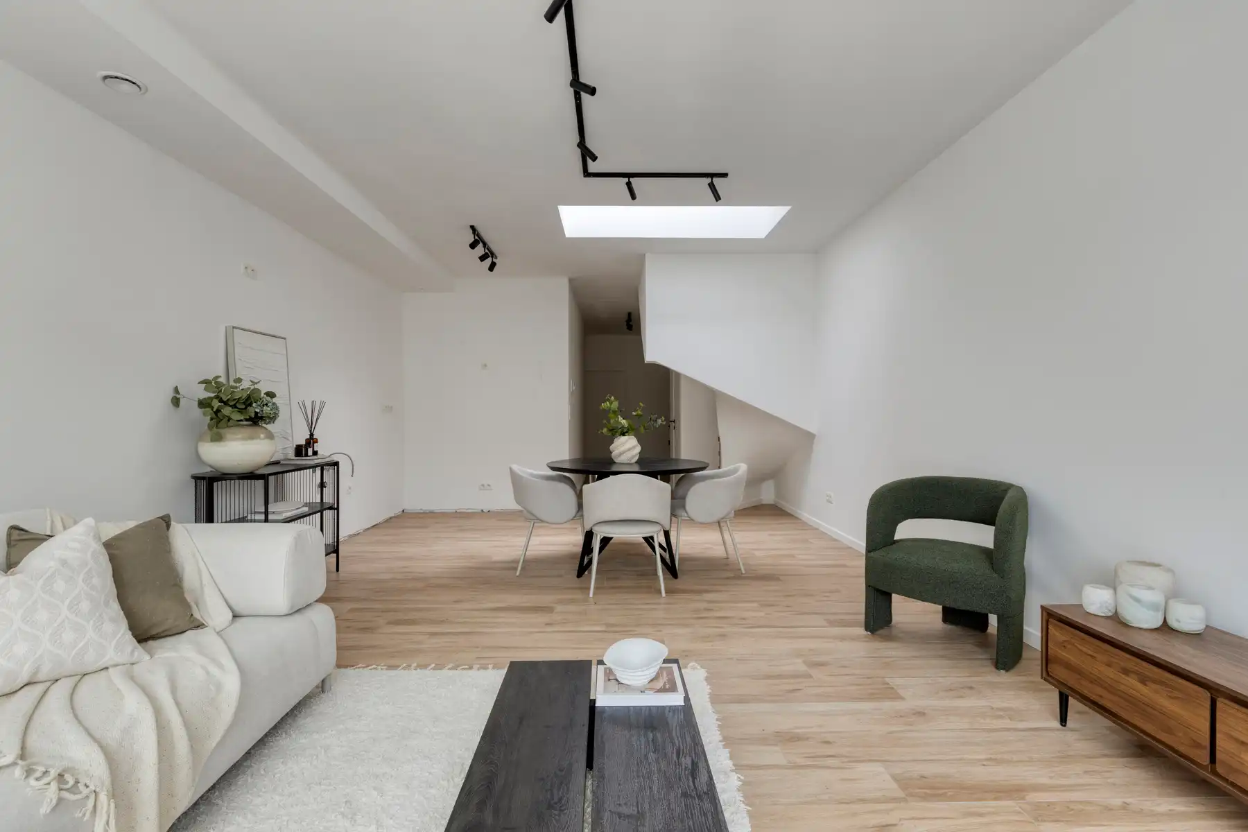 IN OPTIE - Energiezuinige vernieuwde woning met 4 slaapkamers. foto 8