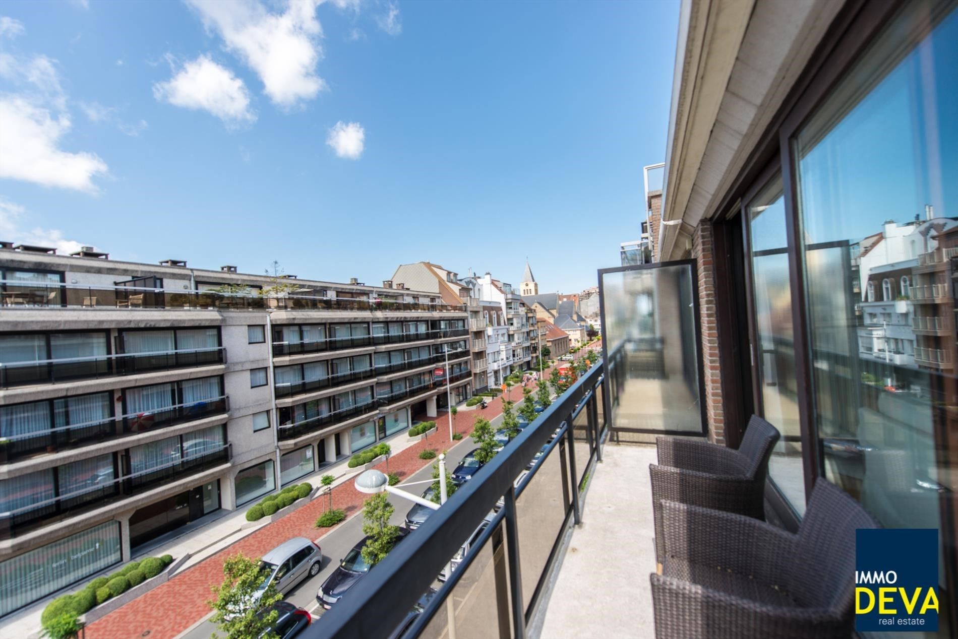 Bemeubeld appartement met zonnig terras goed gelegen in de Van Bunnenlaan. foto 2