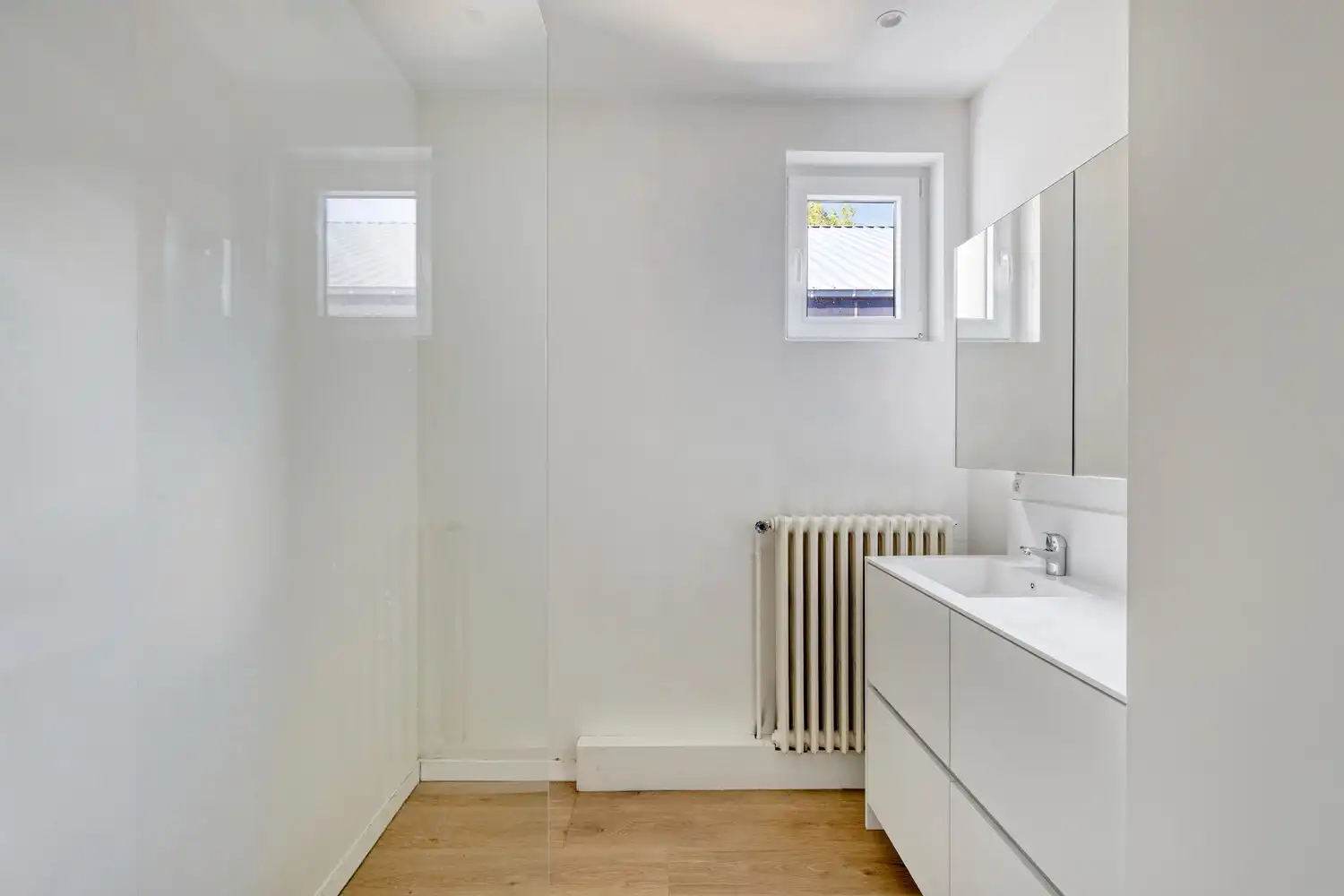 Bedrijfspand met woning en loods. foto 14