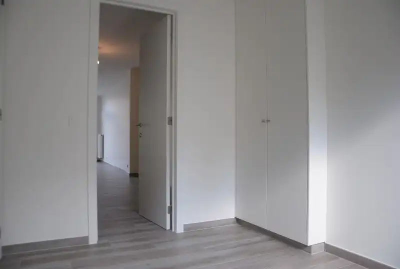 Gerenoveerde woning met garage te huur vlakbij centrum van Kortrijk foto 7
