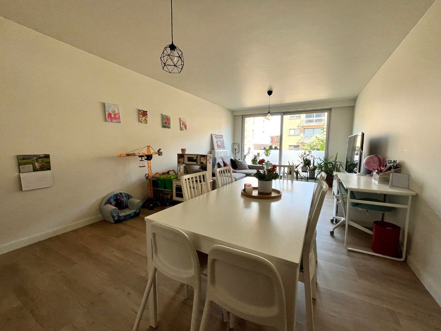 Gelijkvloers 2-slpk appartement met tuin en garage foto 3