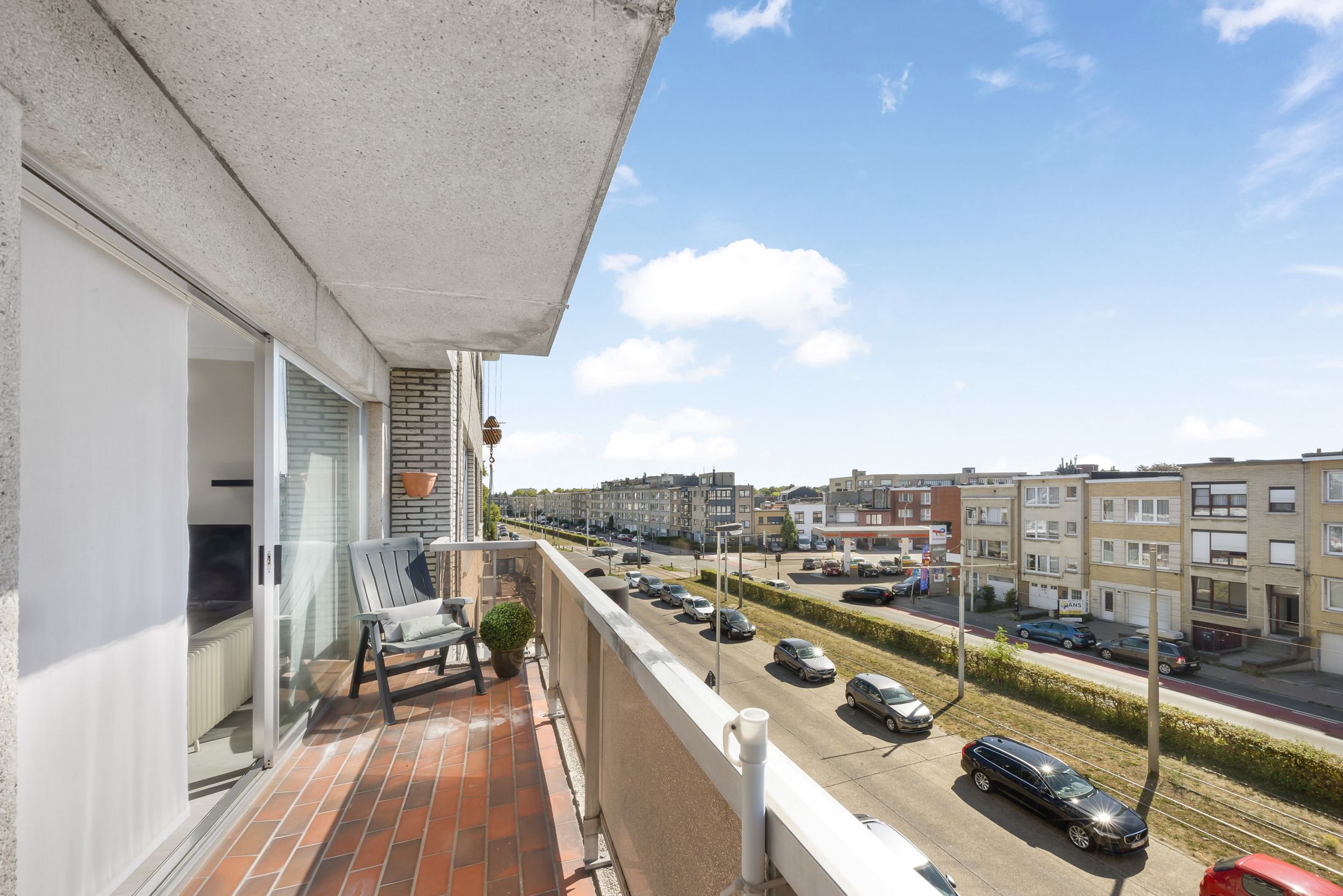 Goed gelegen appartement met 2 slaapkamers en 2 terrassen. foto 4