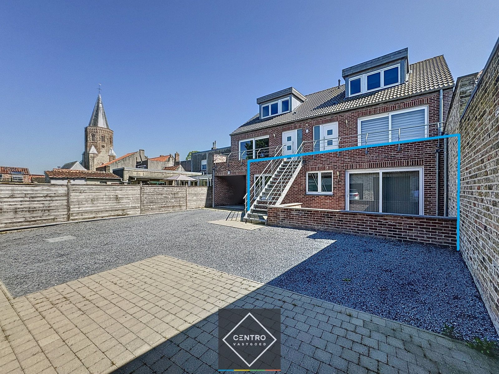 Ruime ENERGIEZUINIGE woning met 2 slpks én met DUBBELE garage! foto {{pictureIndex}}