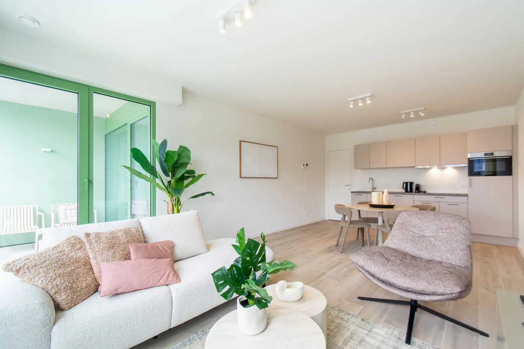 Prachtig gemeubeld 1- kamer appartement met mooi terras foto {{pictureIndex}}