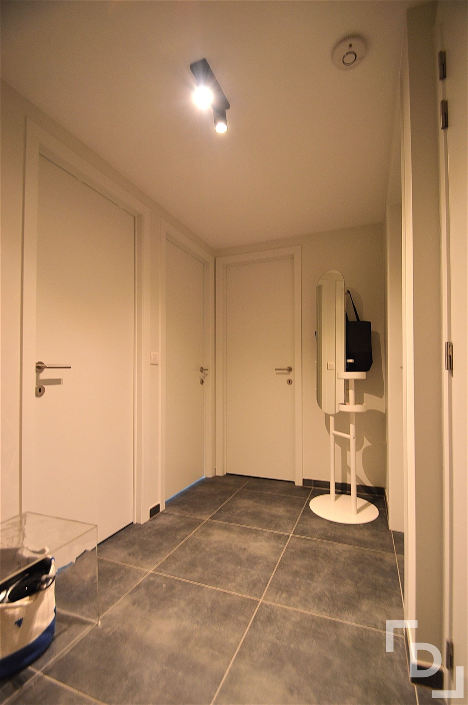 Recent appartement met garage te huur in Ieper. foto 14