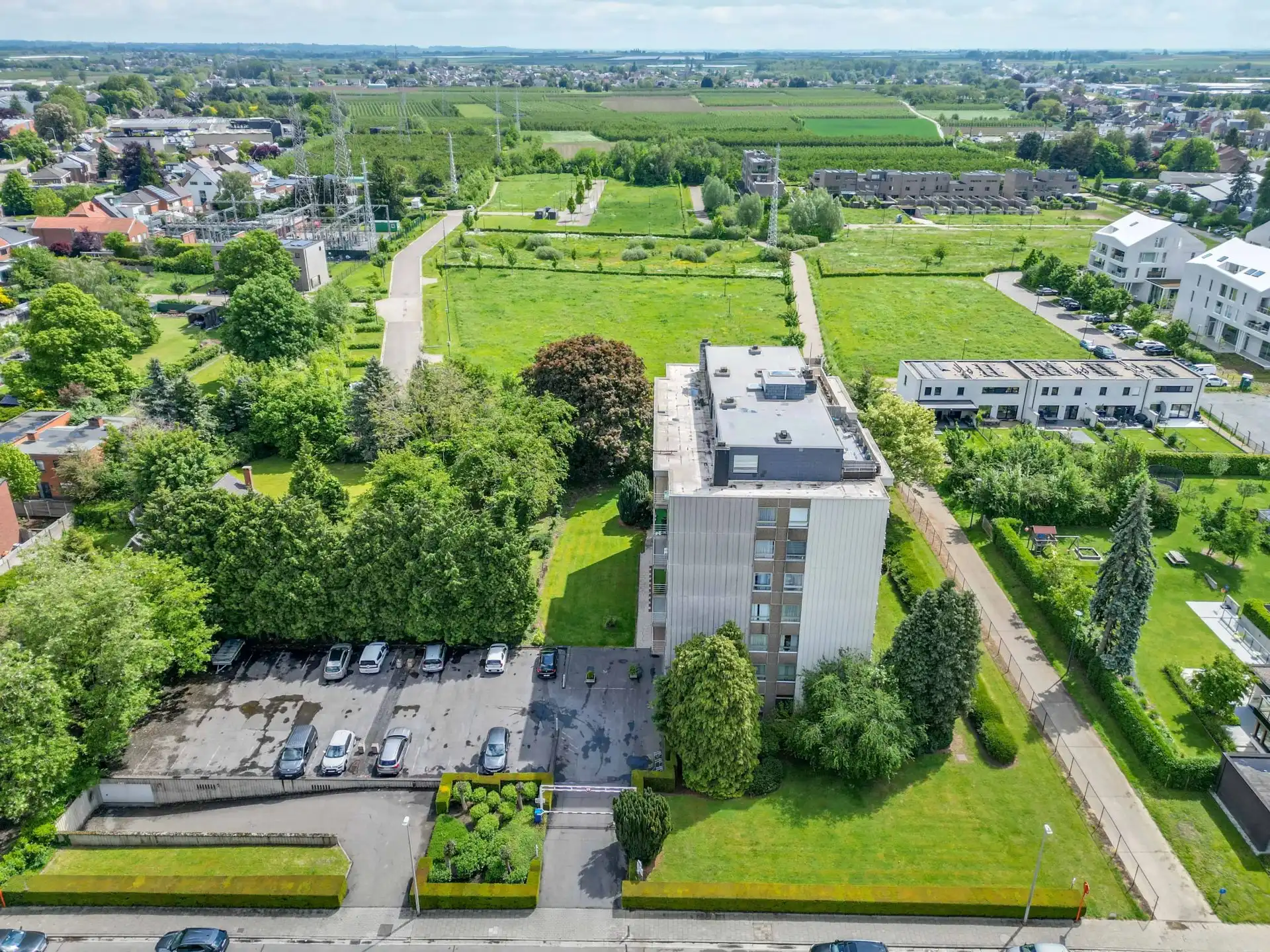 Zeer ruim gelijkvloers appartement met kelderparking foto 3