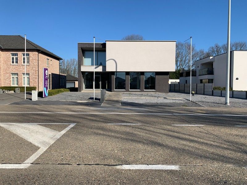 Multifcufunctioneel bedrijfsgebouw met appartement op zichtlocatie foto 2