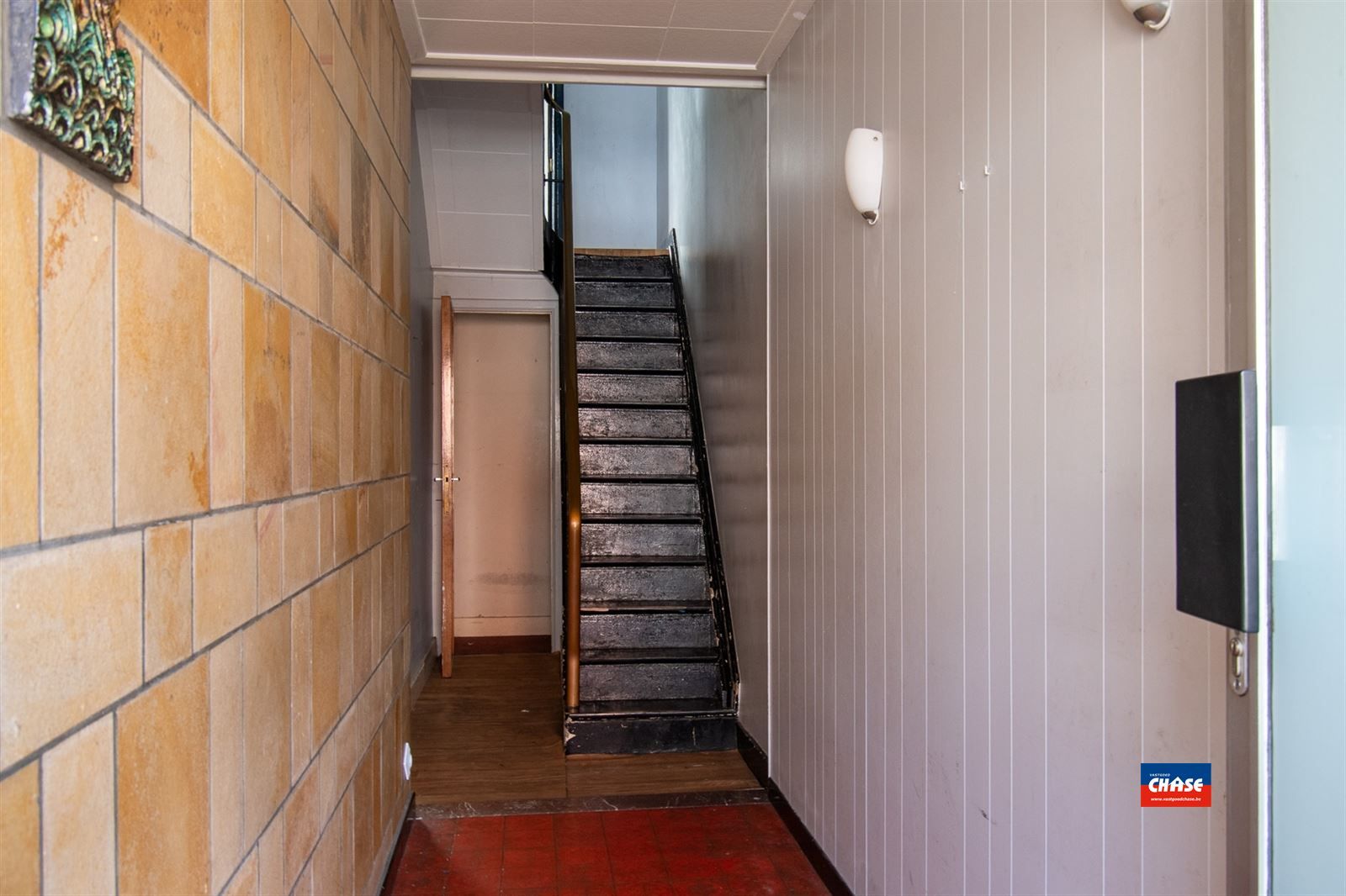 Te renoveren woning met 2 slpks en tuin foto 2