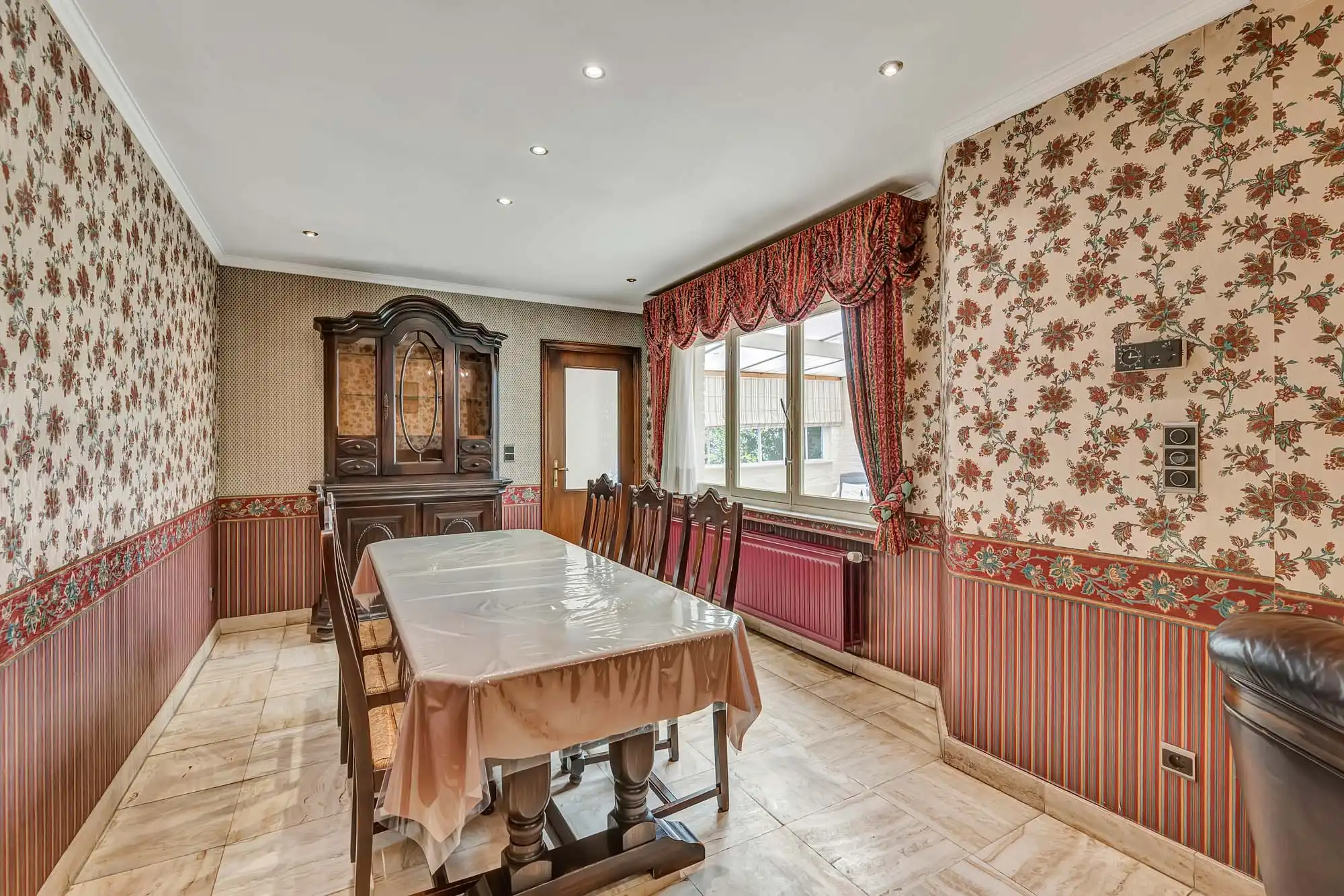 Goed onderhouden, robuuste woning met garage foto 6