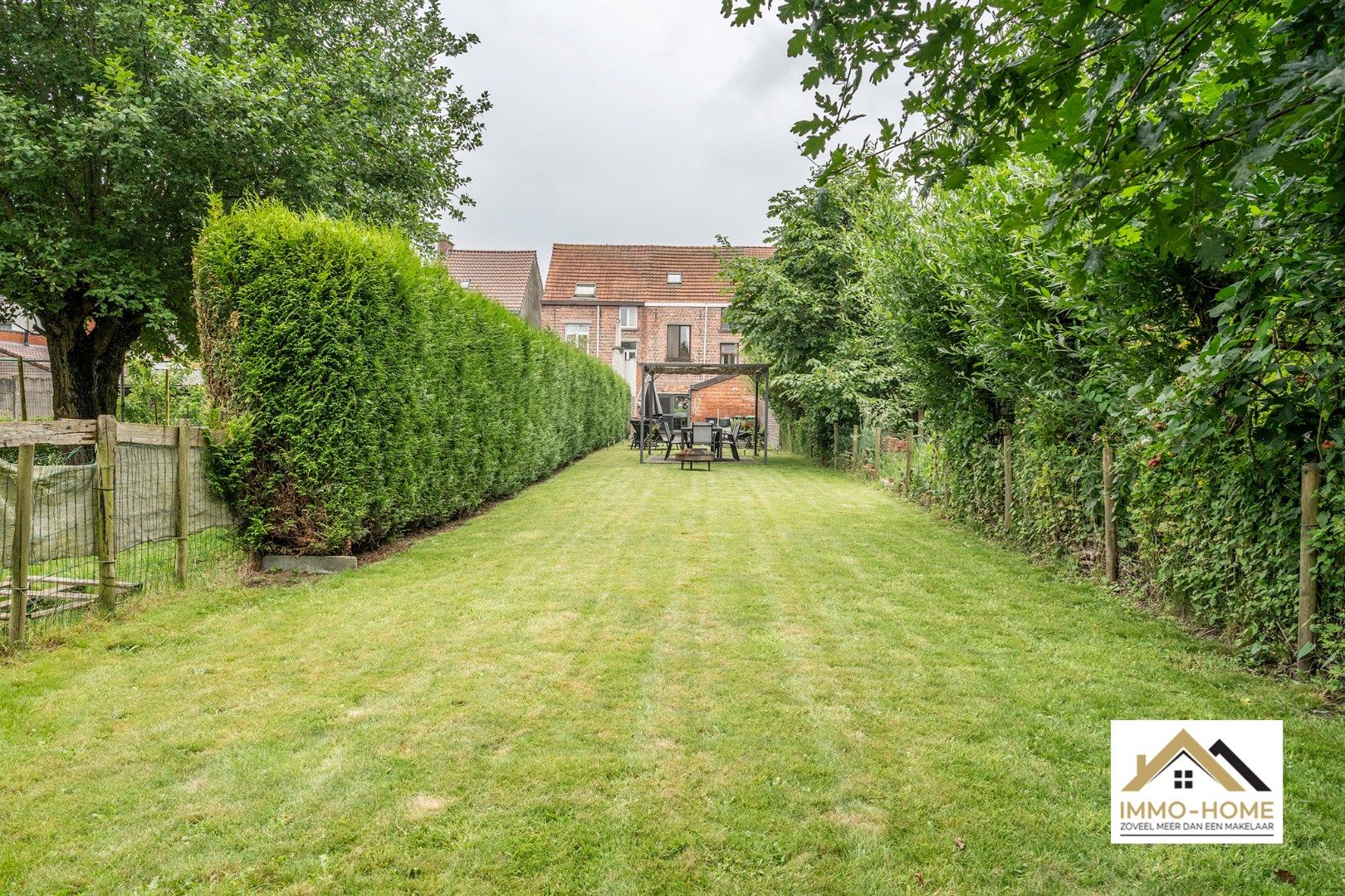 Instapklare rijwoning vlakbij Dorpsplein in centrum te Oostakker foto 24